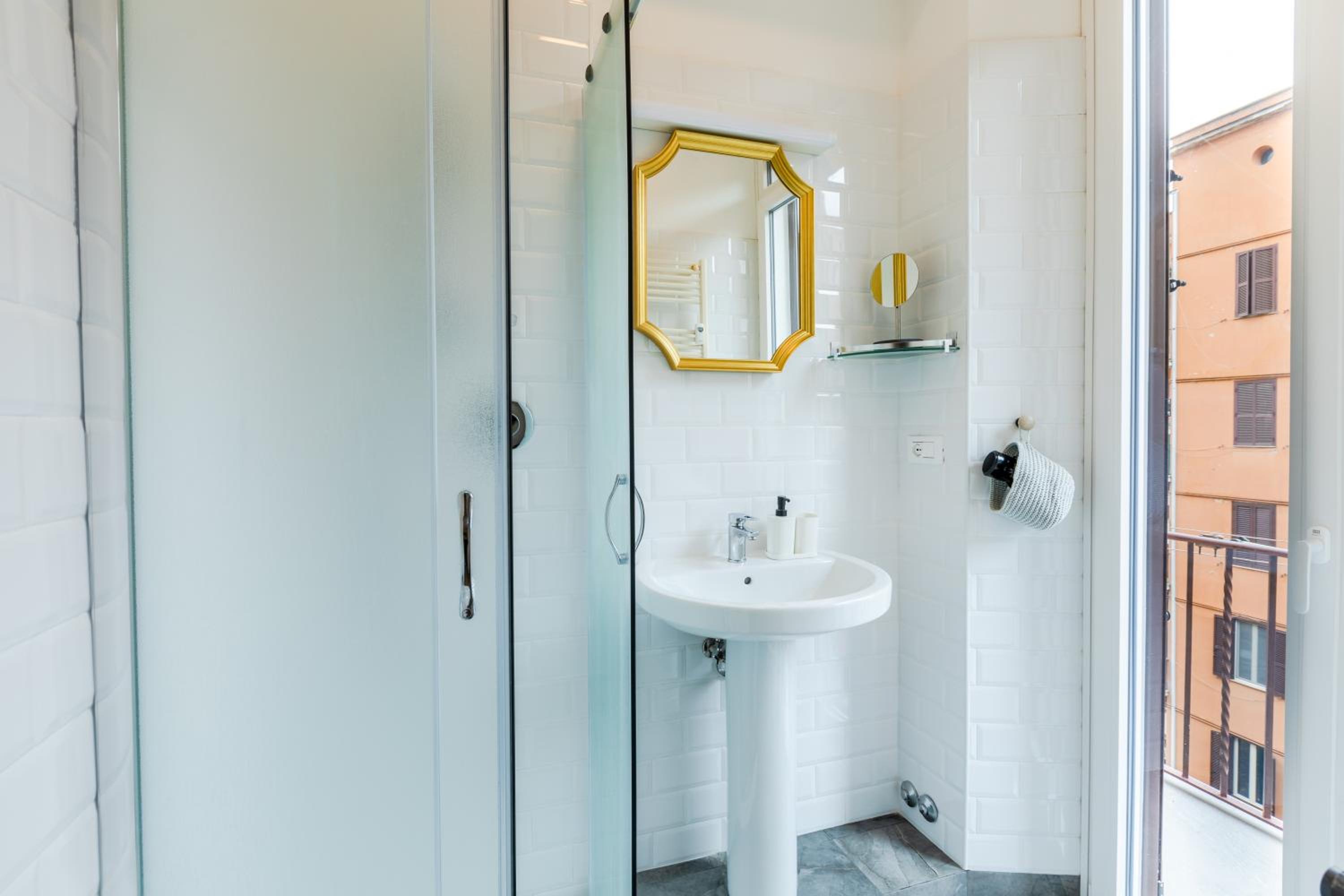 Single Room with Private Bathroom photo 3