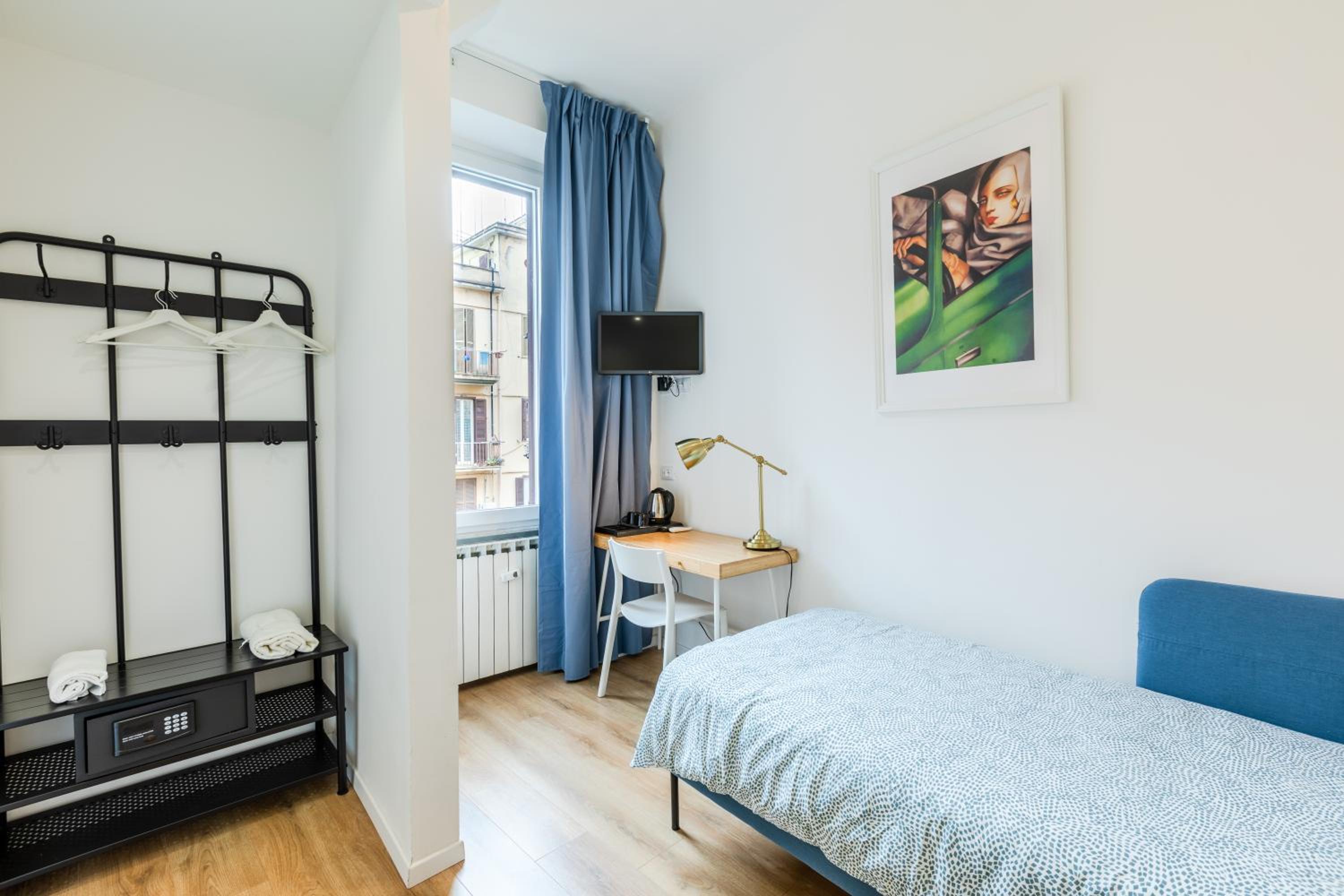 Single Room with Private Bathroom photo 1
