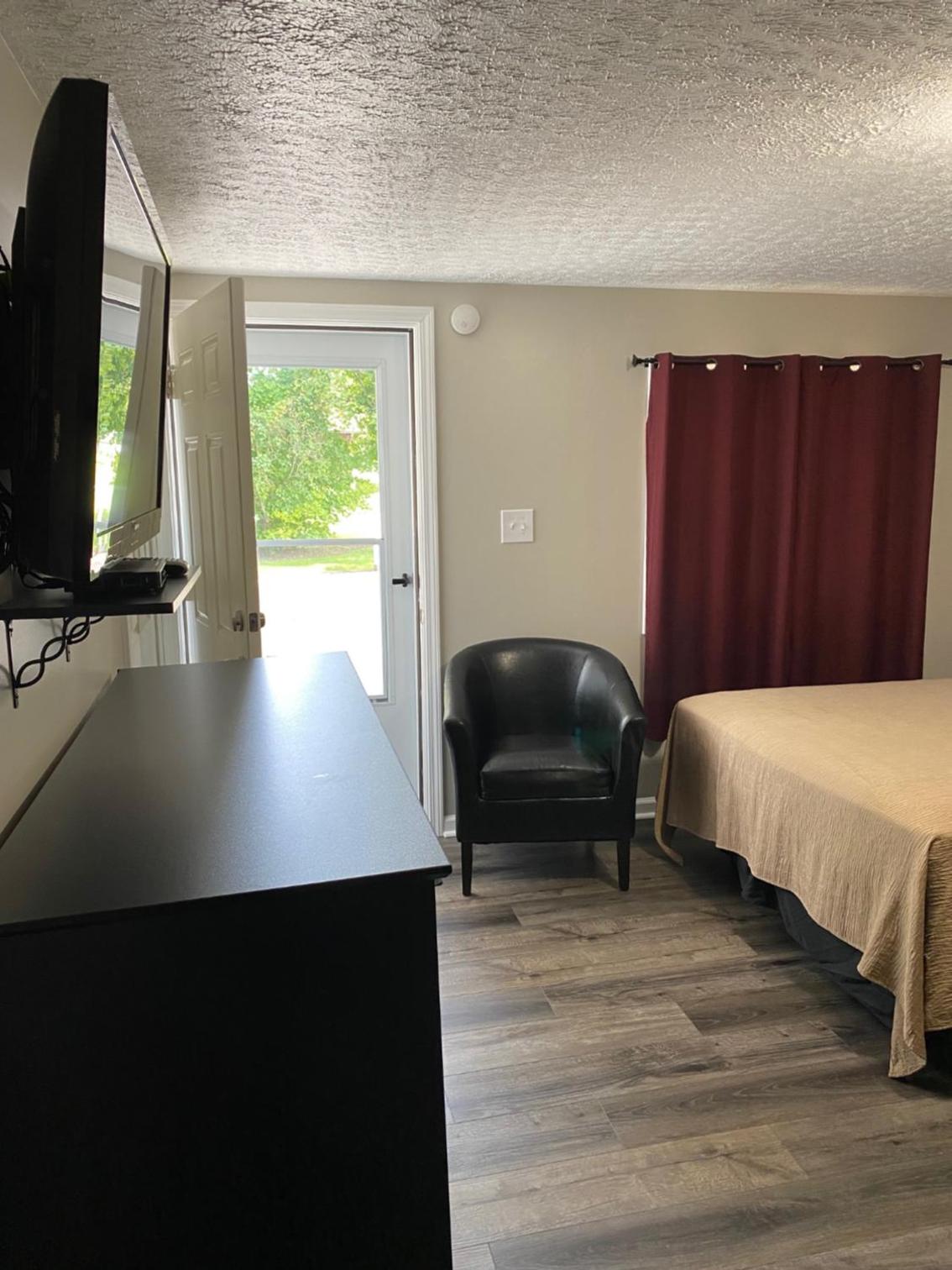 Budget Double Room photo 2