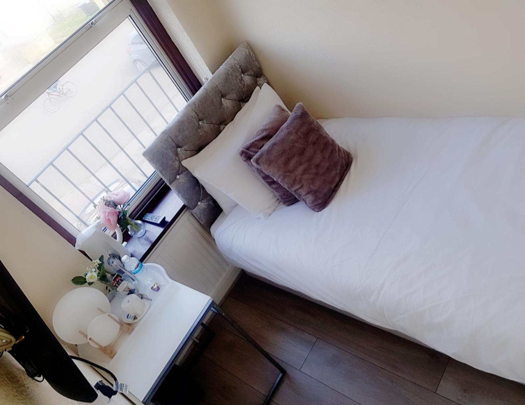 Standard Single Room with Shared Bathroom photo 3
