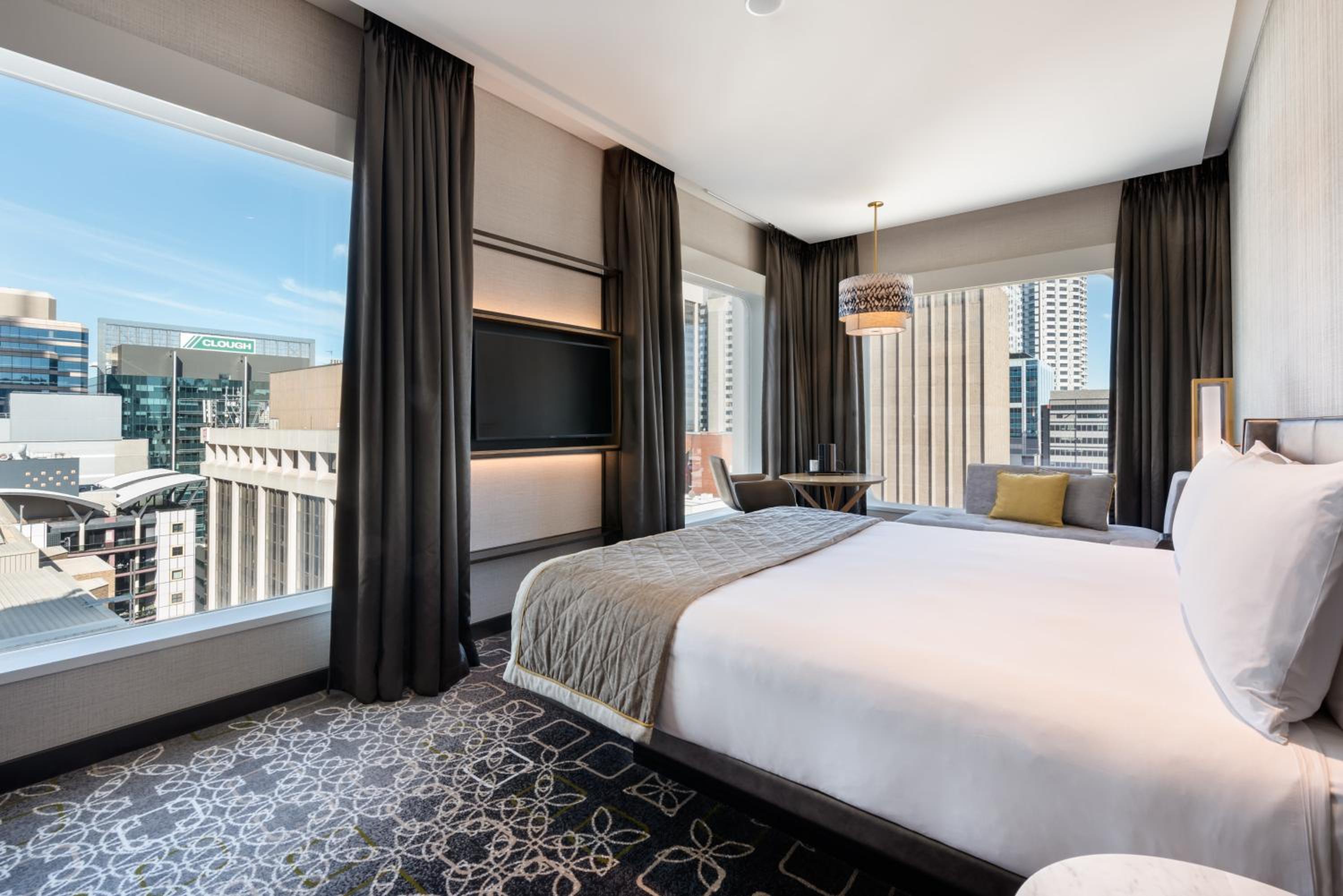 King Premium Corner City View Room