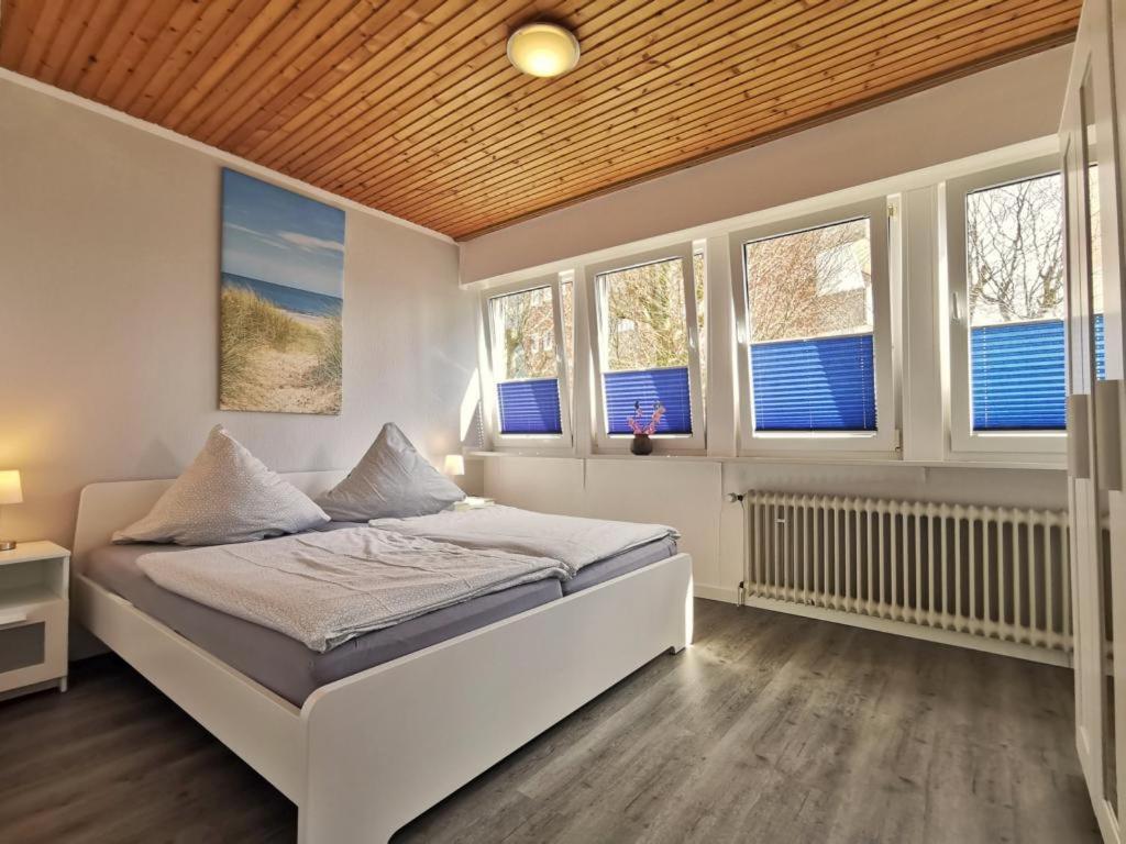 Three-Bedroom Apartment photo 1
