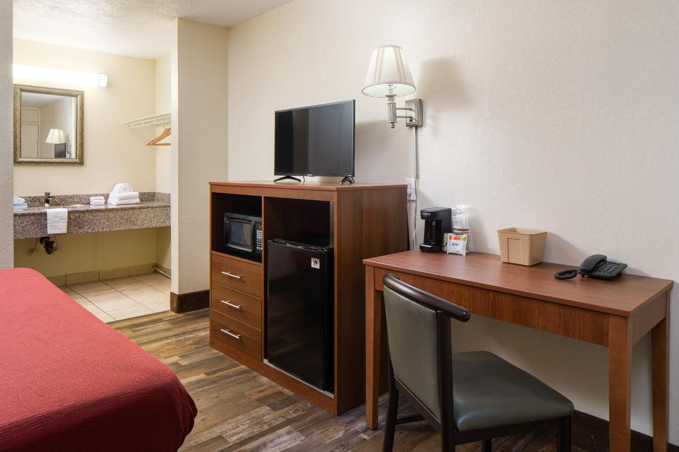 King Room - Non-Smoking photo 2