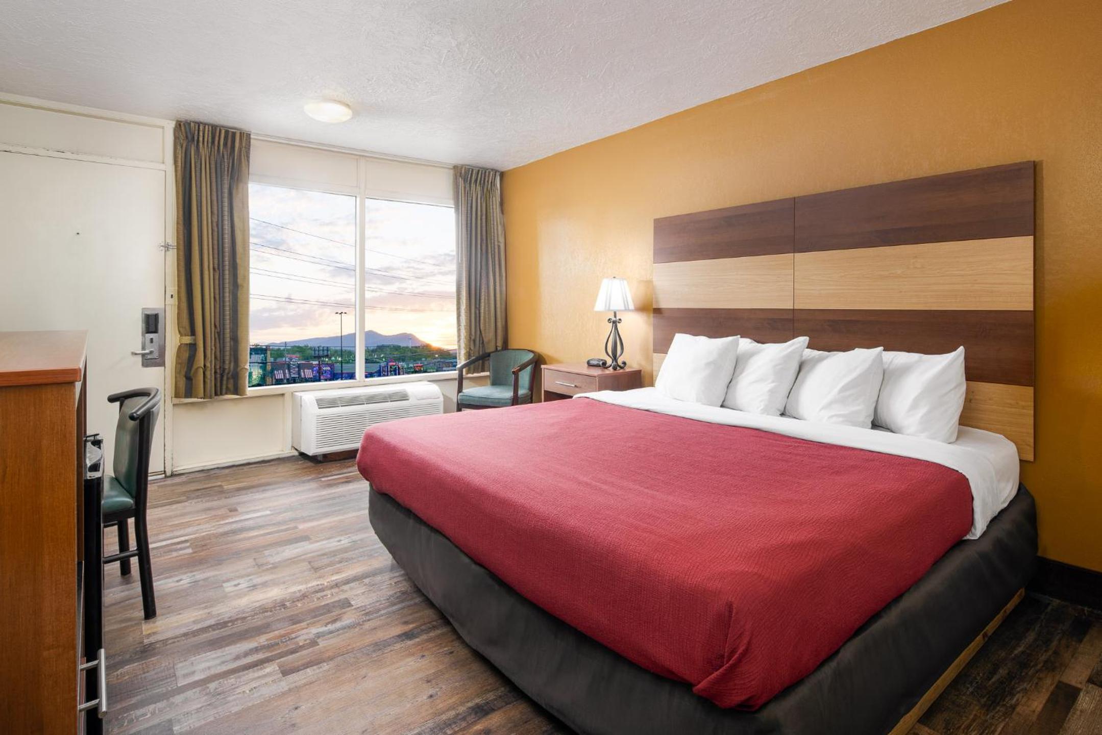 King Room - Non-Smoking photo 1