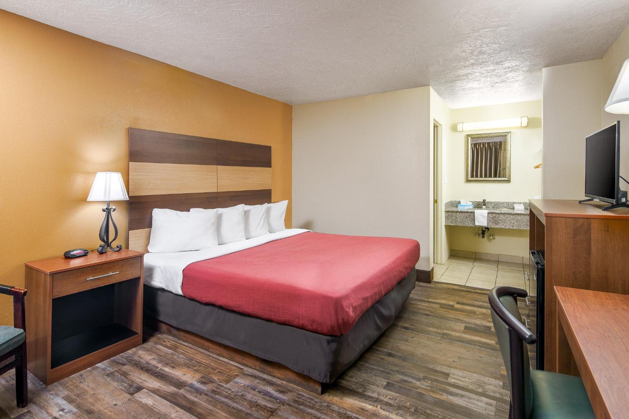 King Room - Non-Smoking photo 3