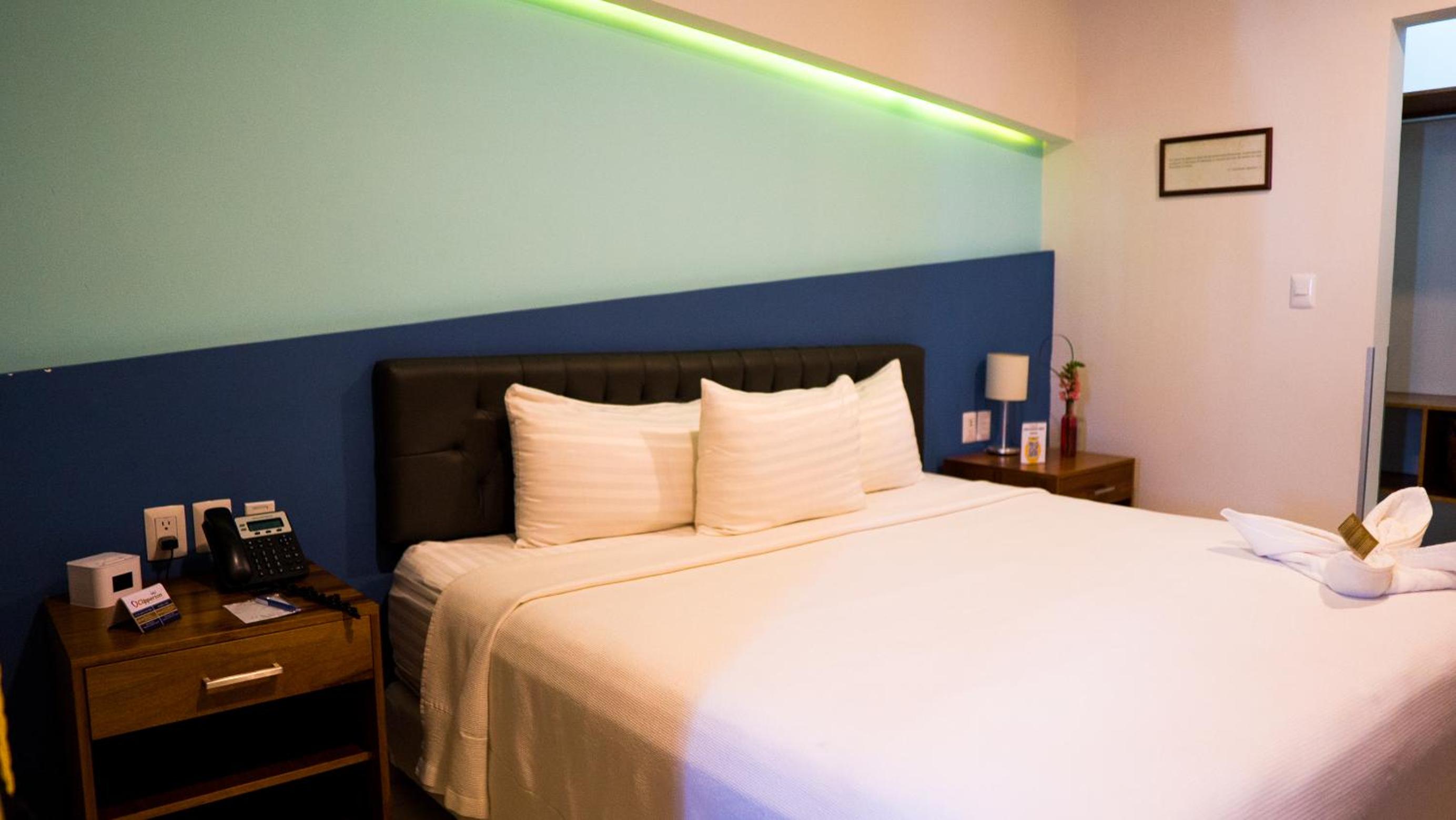 Deluxe King Room photo 2