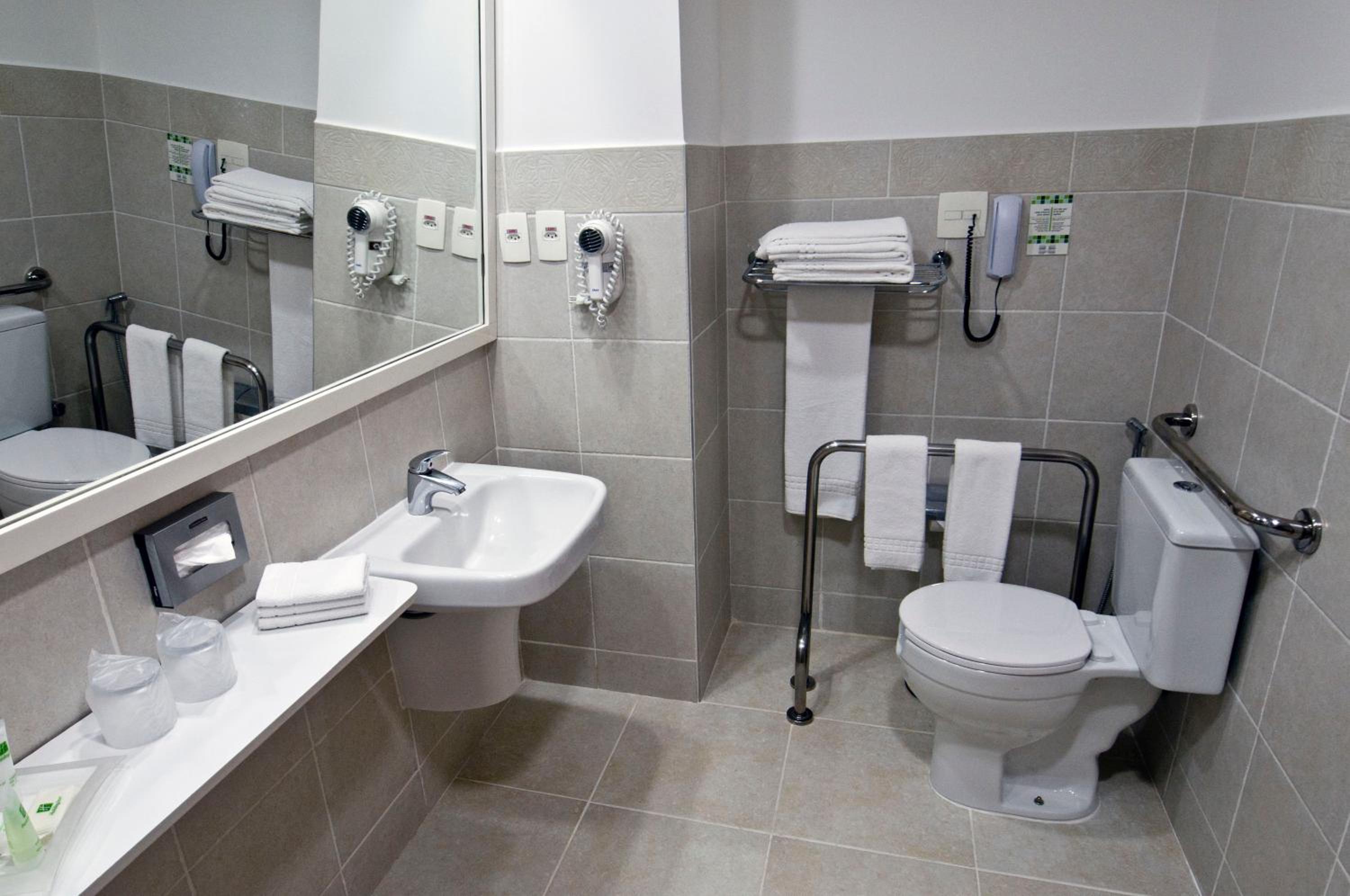 Standard King Room - Accessible - Photo 7