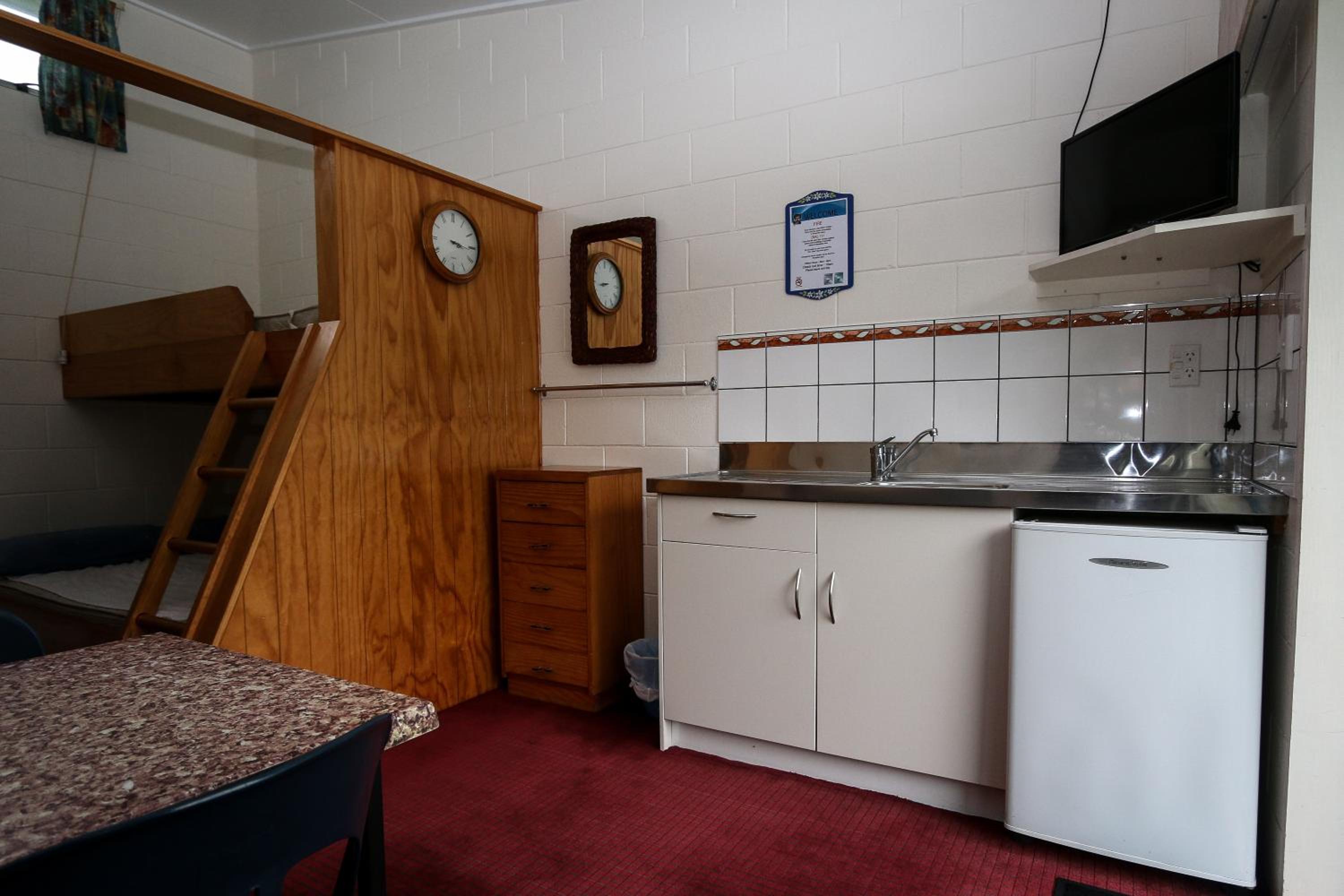 Cabin with Shared Bathroom (5 Adults) photo 3