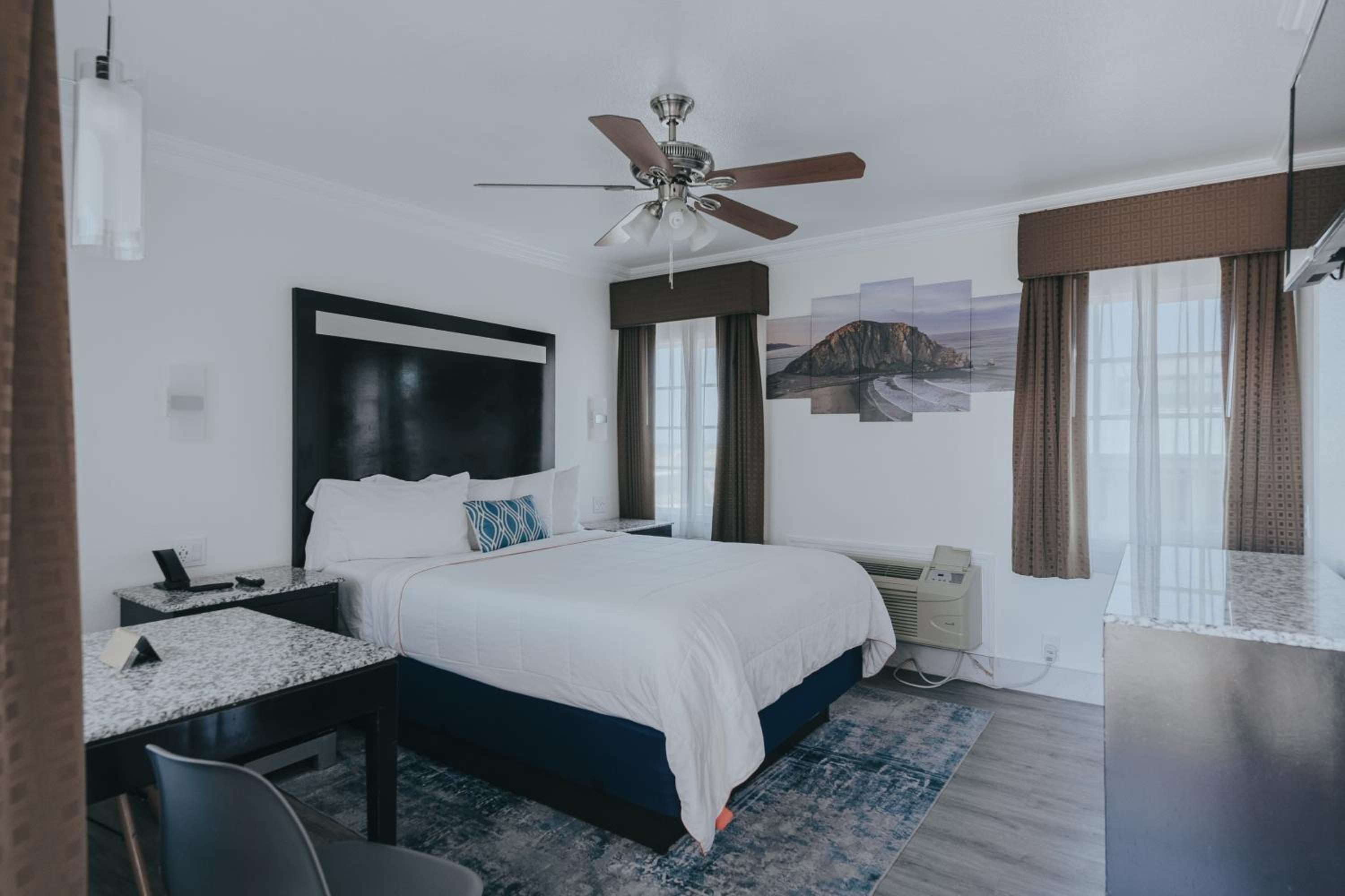 Deluxe Queen Room - Non-Smoking, No Pets - Photo 1
