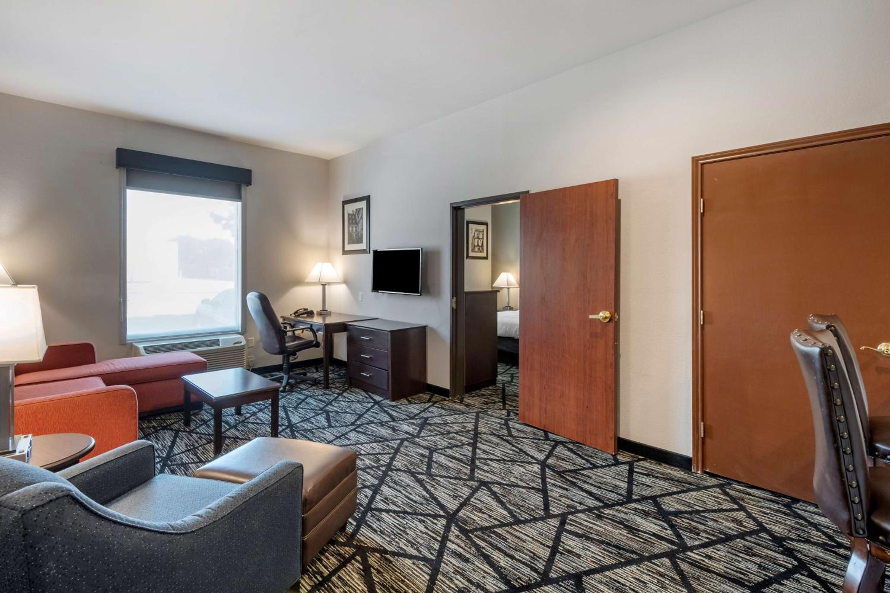 King Suite with Sofa Bed and Kitchenette - Non-Smoking