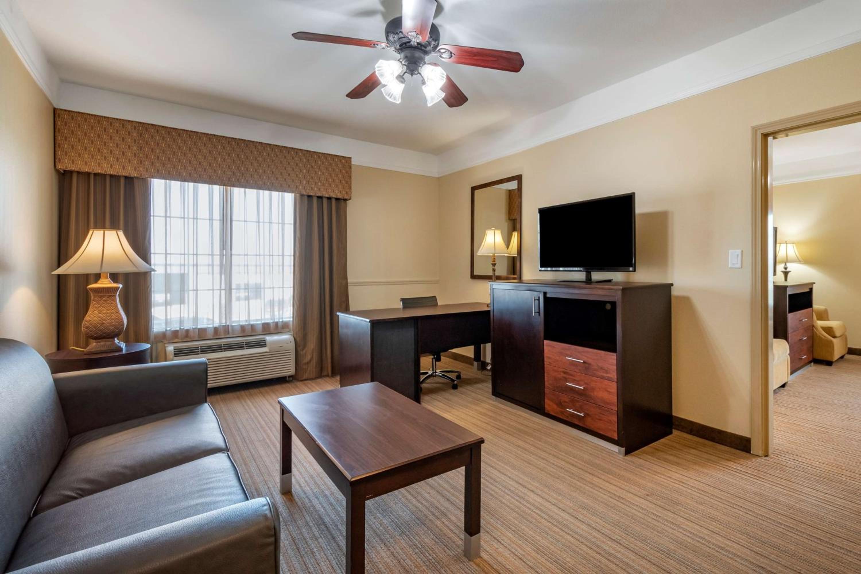 King Suite with Sofa Bed - Non-Smoking - Photo 1
