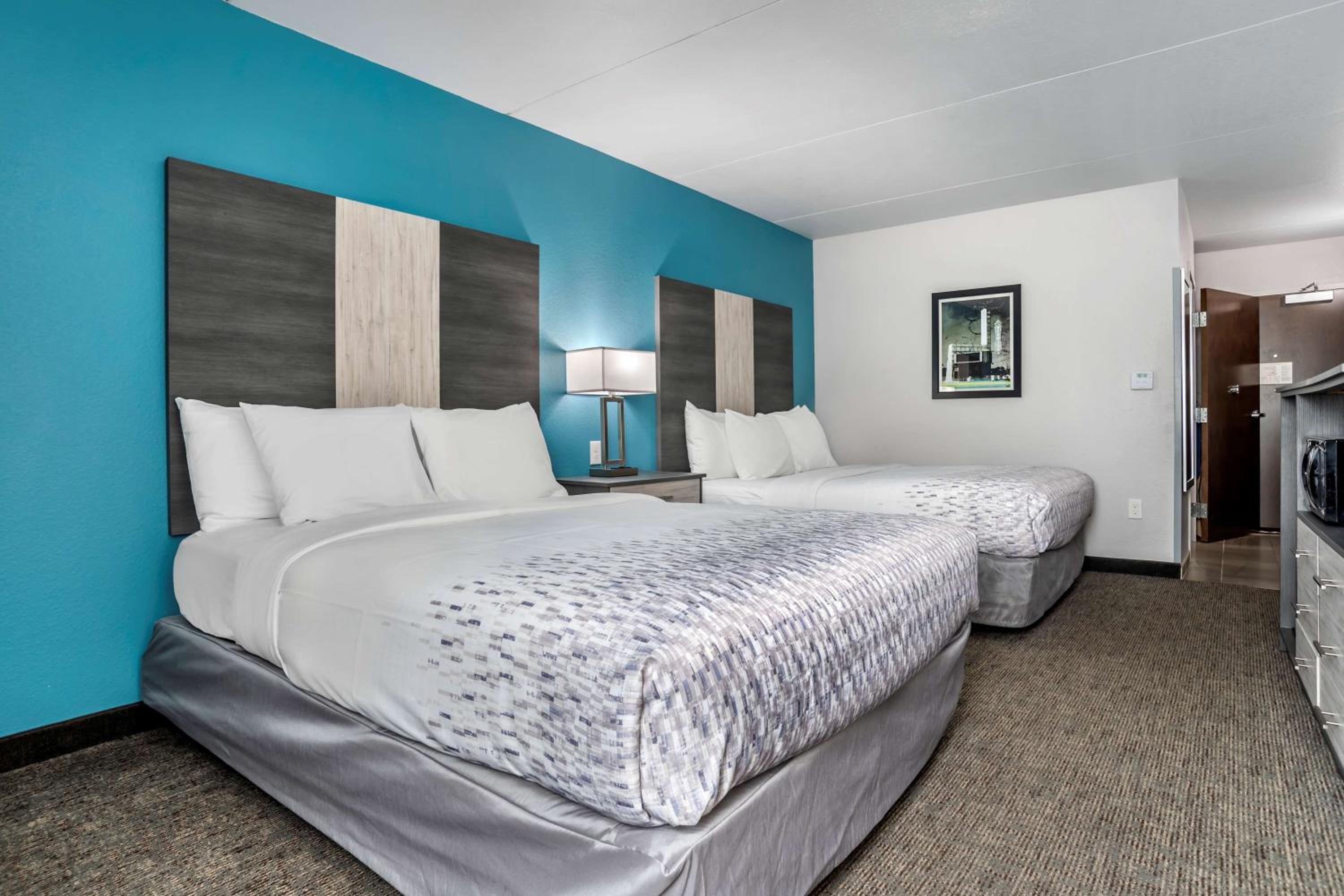 Queen Room with Two Queen Beds - Disability Access/Pet Friendly - Photo 6