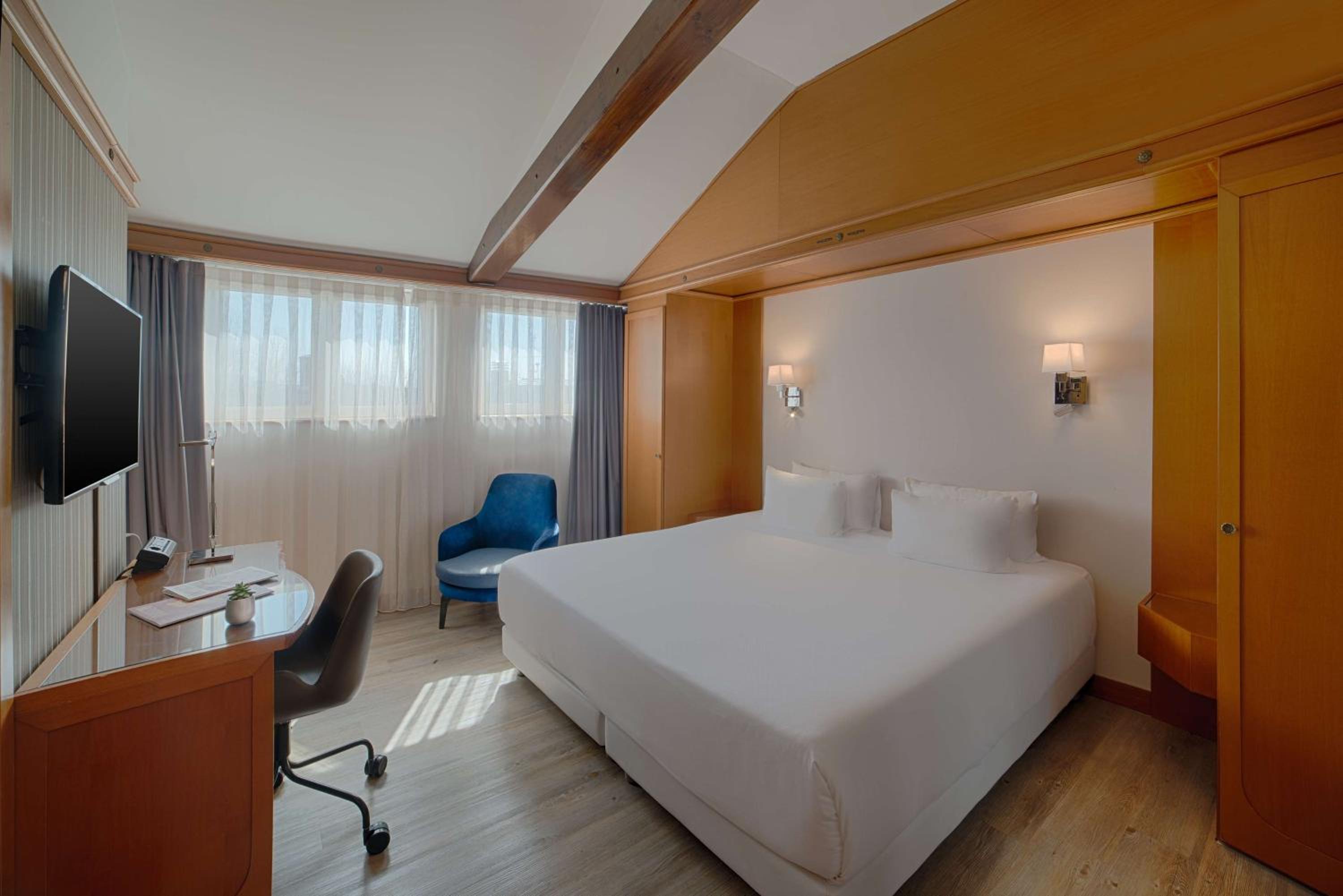 Standard Double or Twin Room - Photo 1