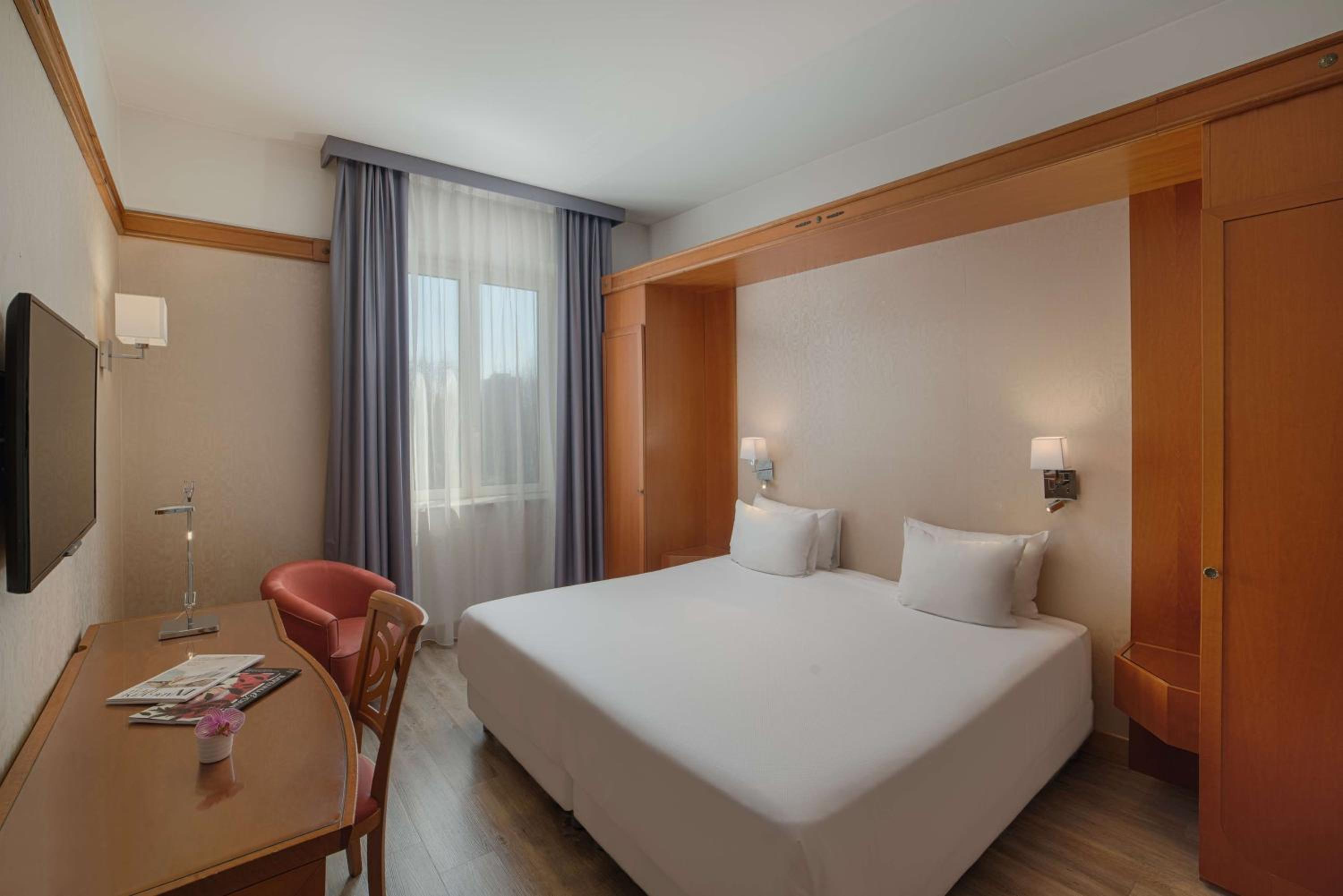 Standard Double or Twin Room - Photo 2