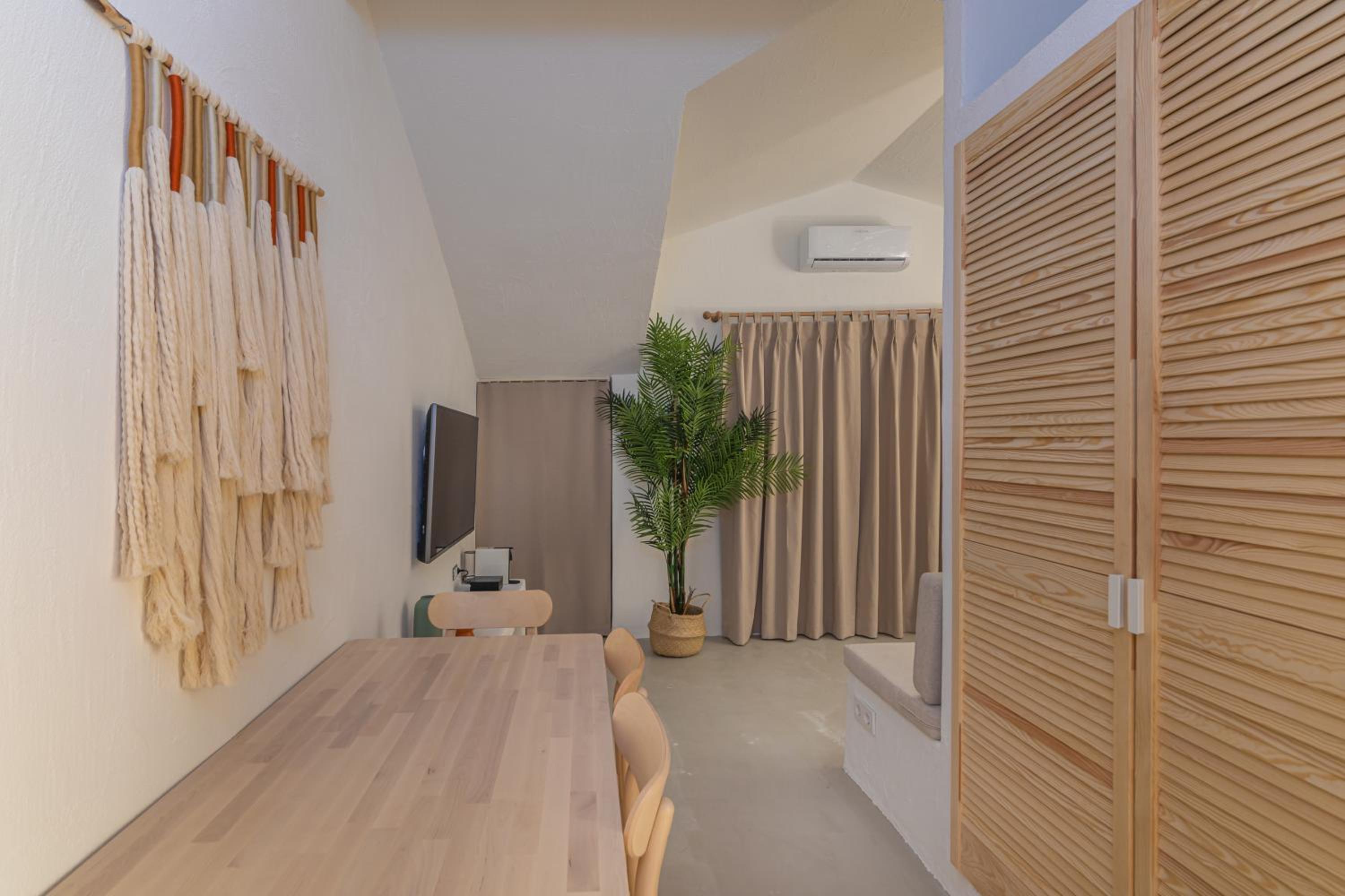 Apartment with Terrace - Photo 17