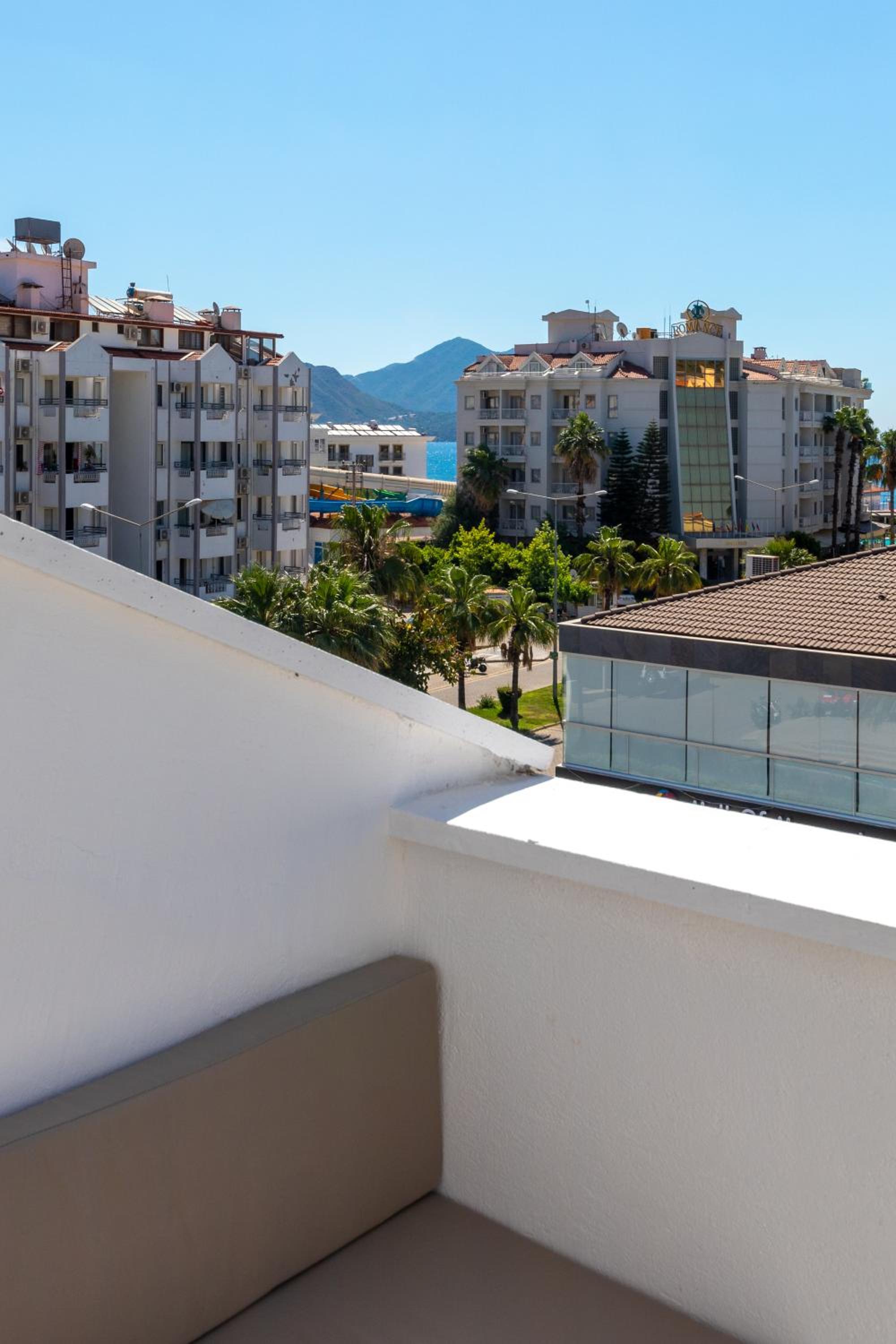 Apartment with Terrace - Photo 11