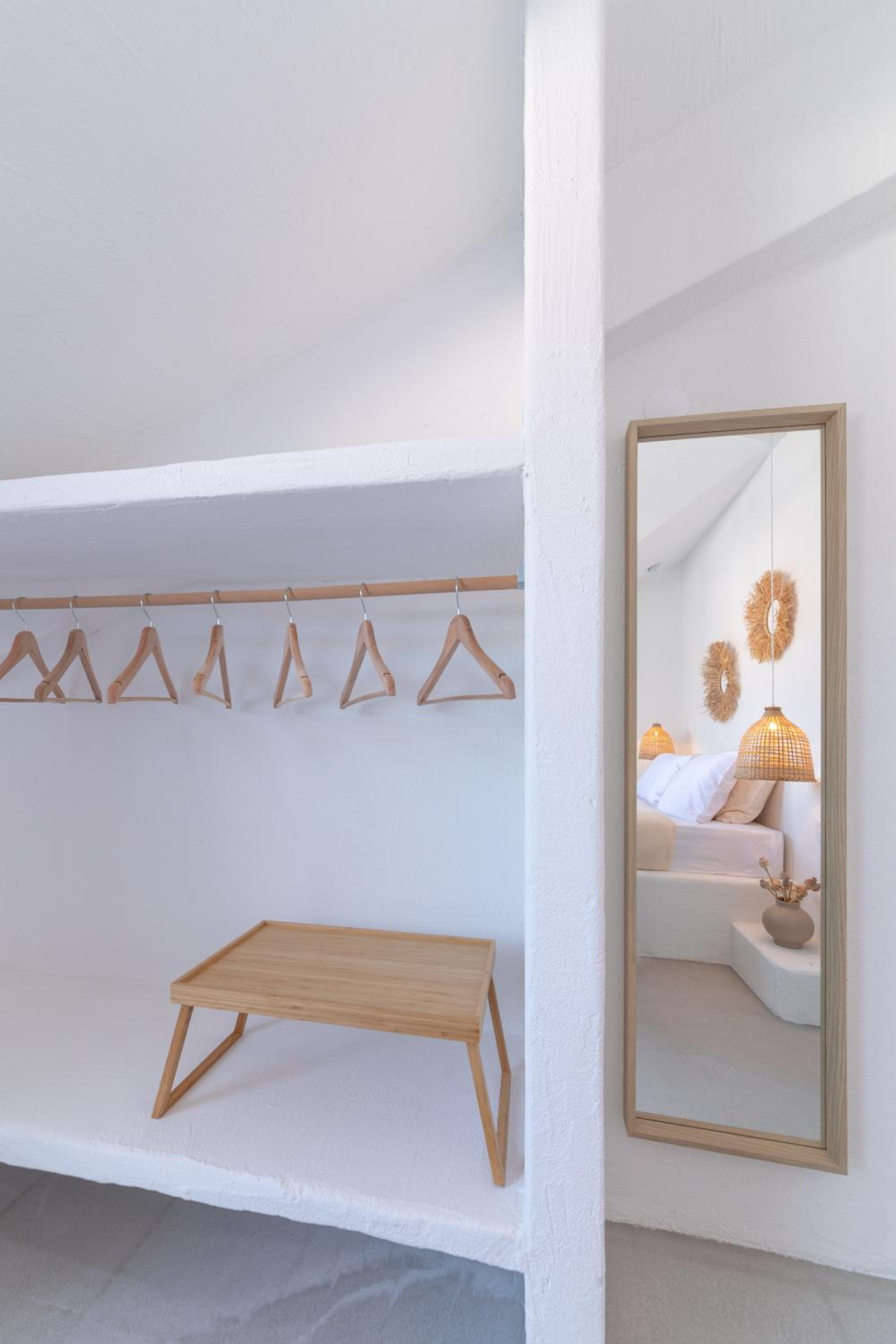 Apartment with Terrace - Photo 14