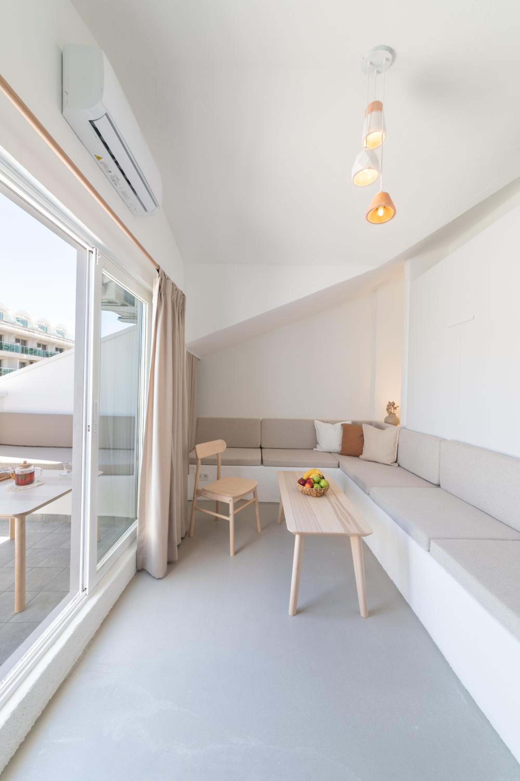Apartment with Terrace - Photo 21