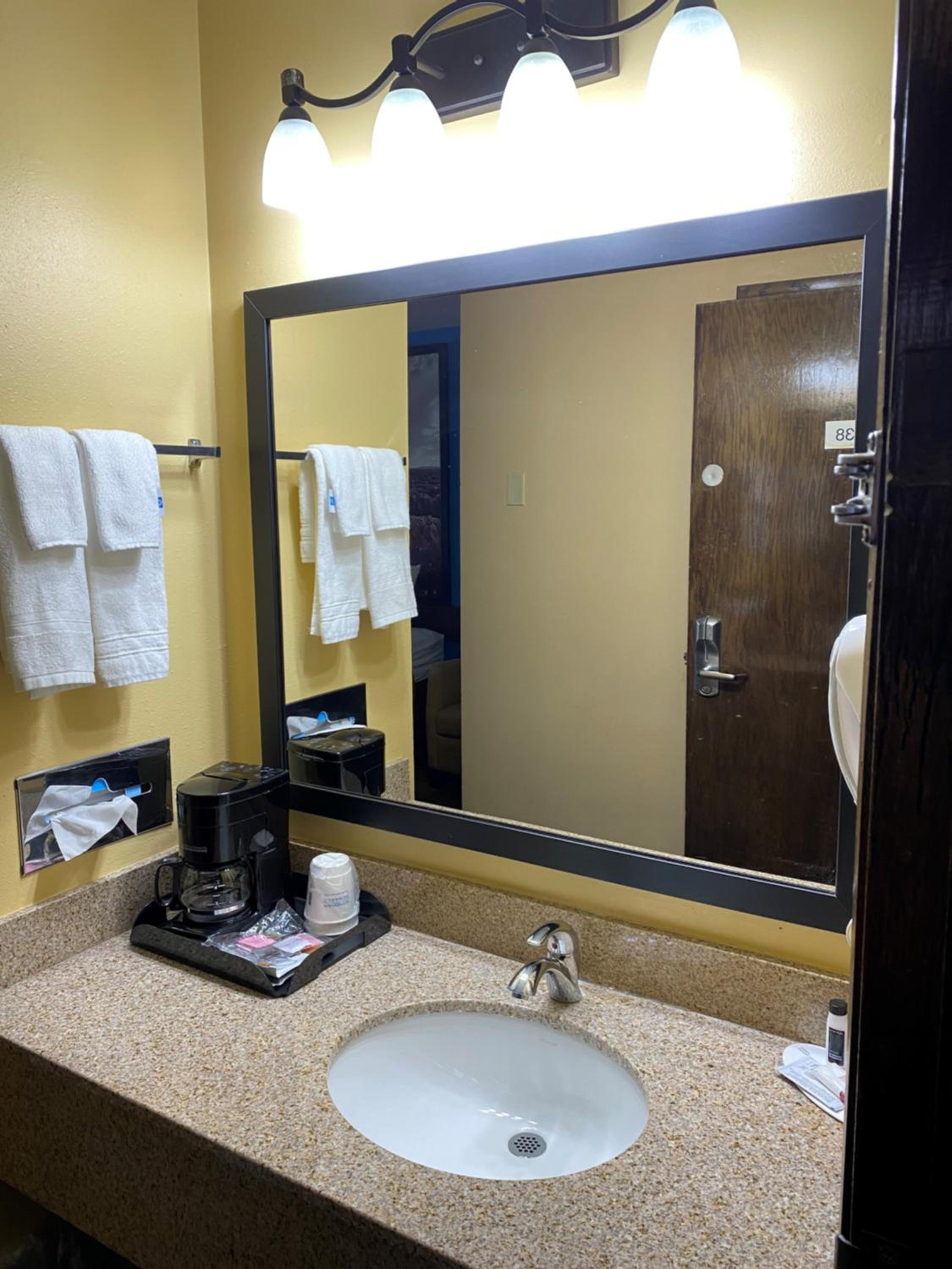 Double Room with Two Double Beds - Ground Floor/Non-Smoking - Photo 2