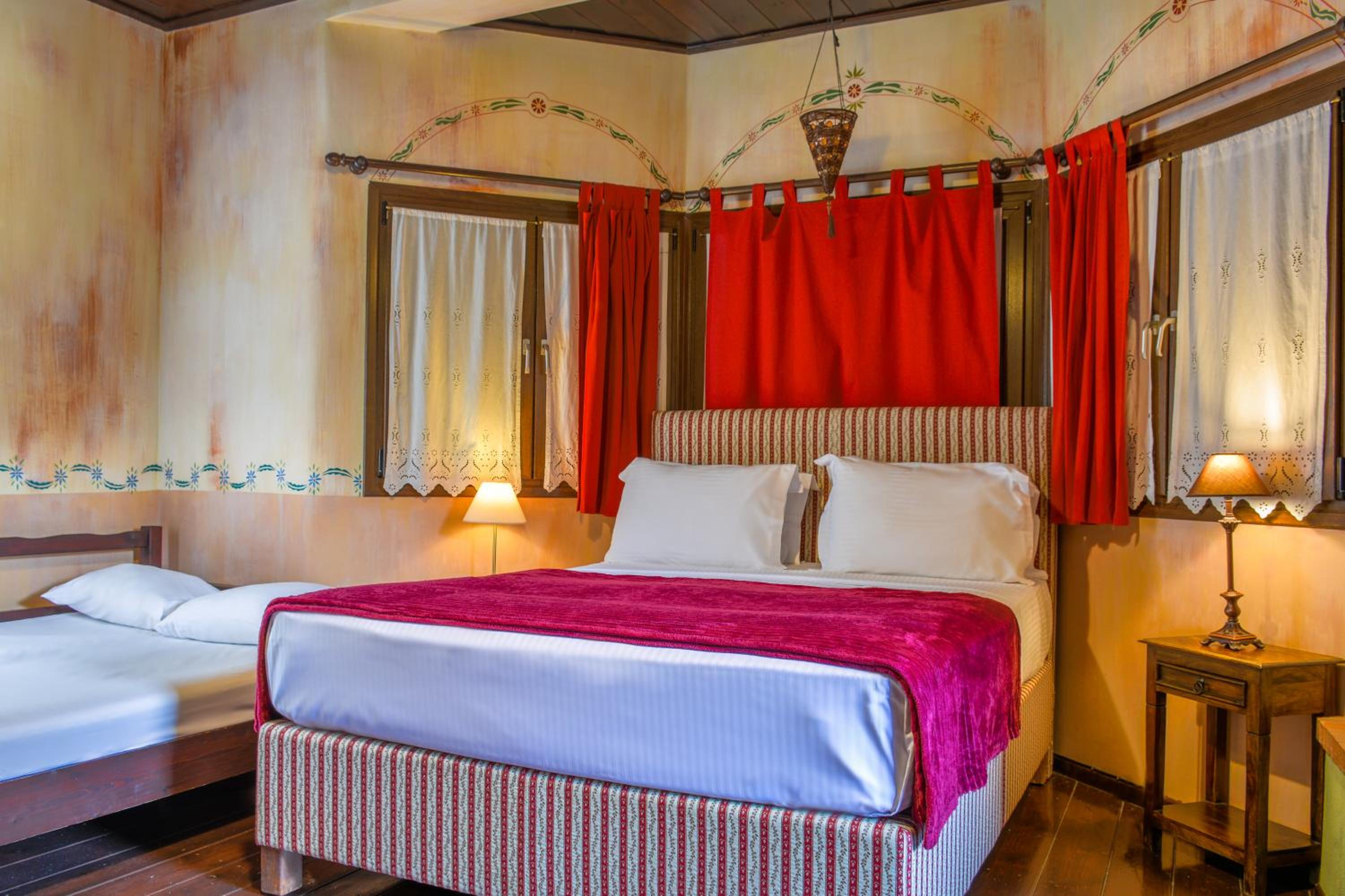 Double Room with Meteora View - Photo 10