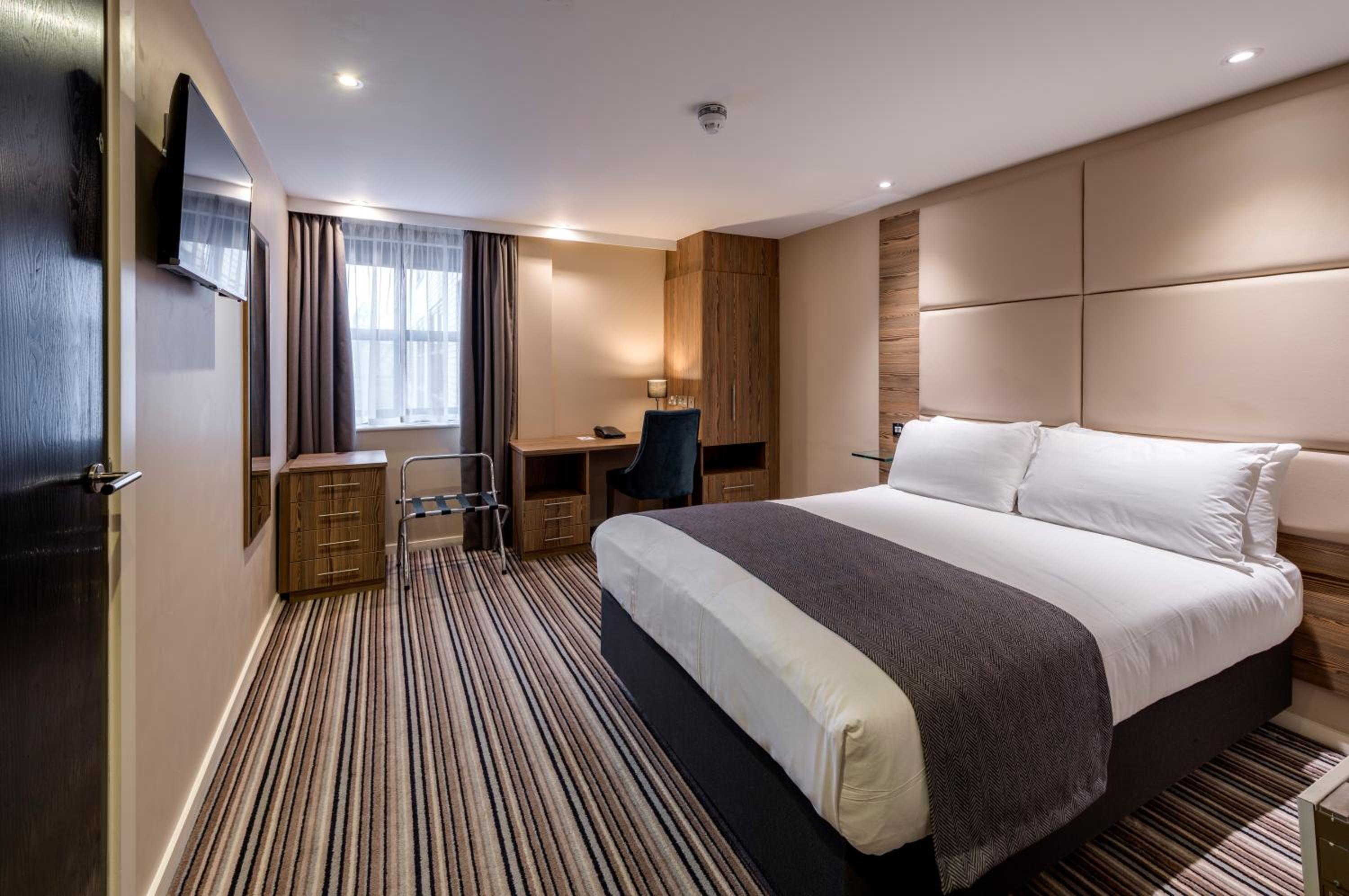 Standard Double Room - Photo 6
