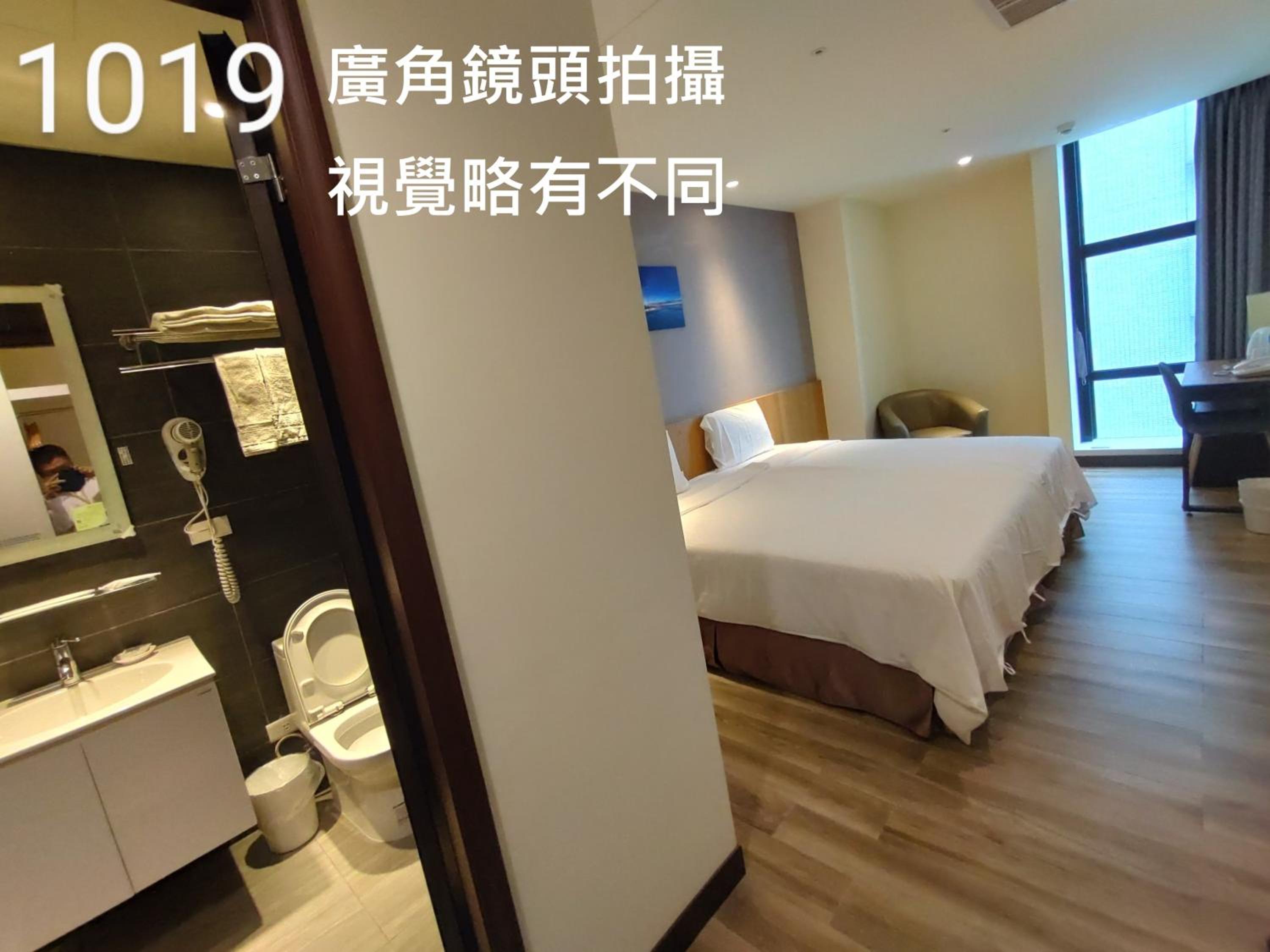 Queen Room with City View