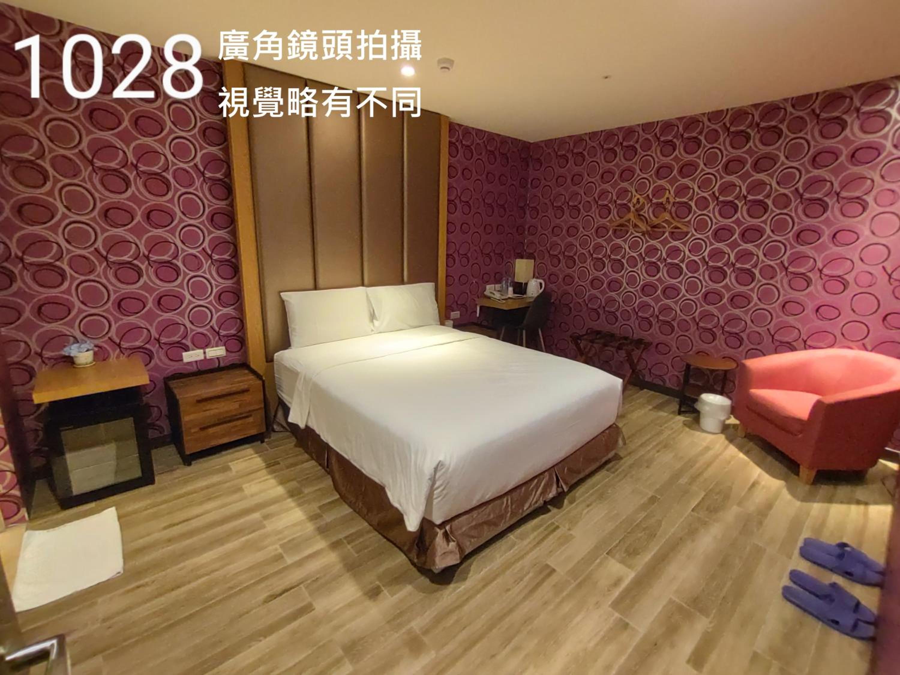 Deluxe Double Room with Bath - No Window