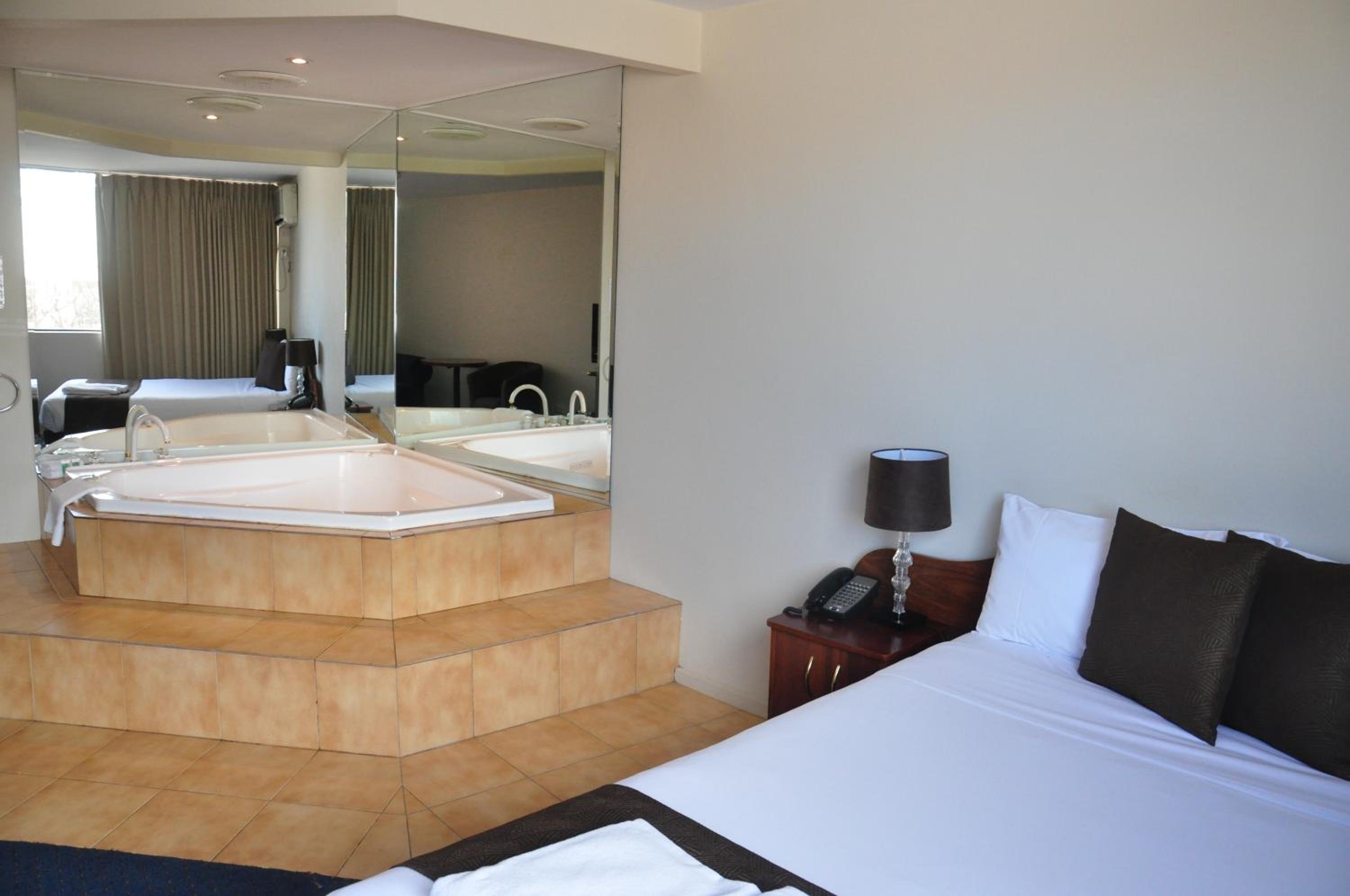 Executive Double Room with Spa Bath - Photo 1