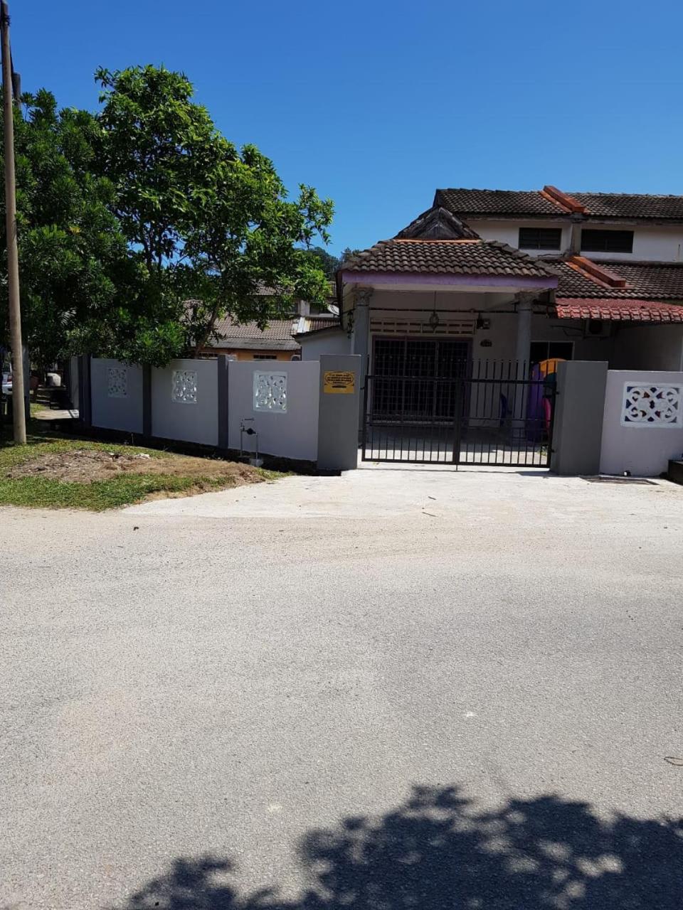 Three-Bedroom House photo 1