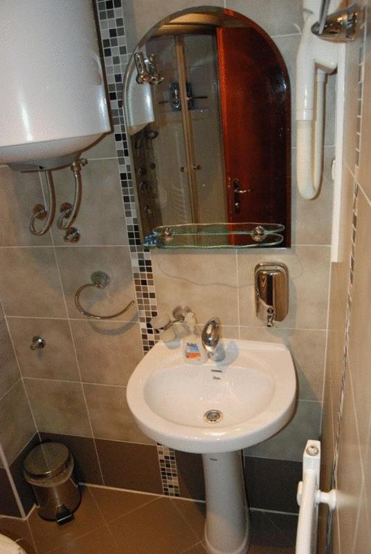 Double Room - Photo 14