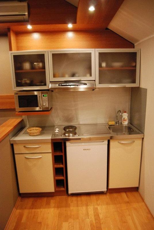 One-Bedroom Apartment - Photo 2