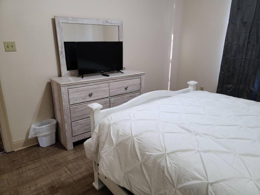 Two-Bedroom Apartment - Photo 2