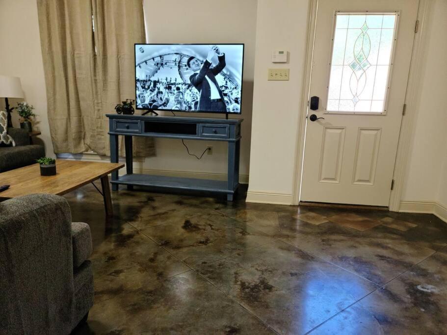 Two-Bedroom Apartment - Photo 2