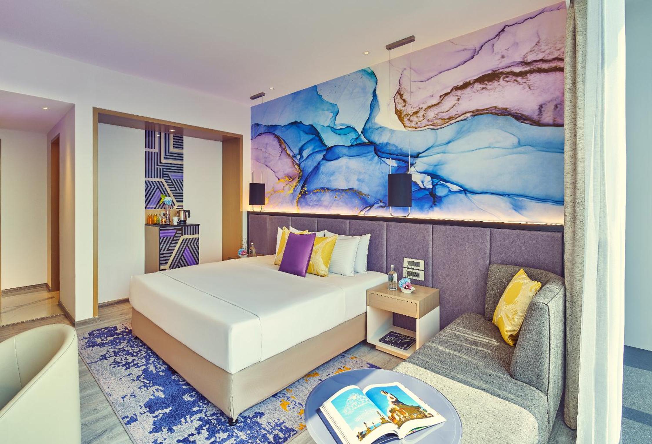 Premium Room King Bed - Photo 1
