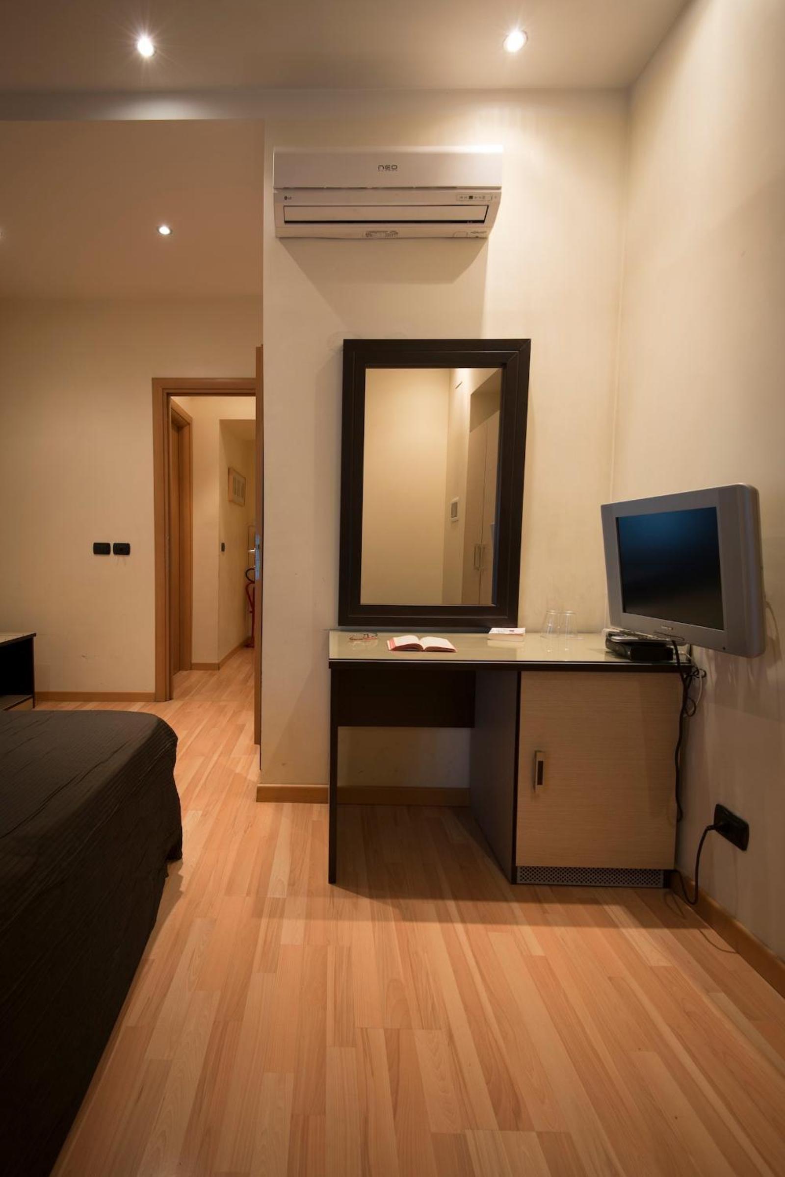 Deluxe Double or Twin Room with City View