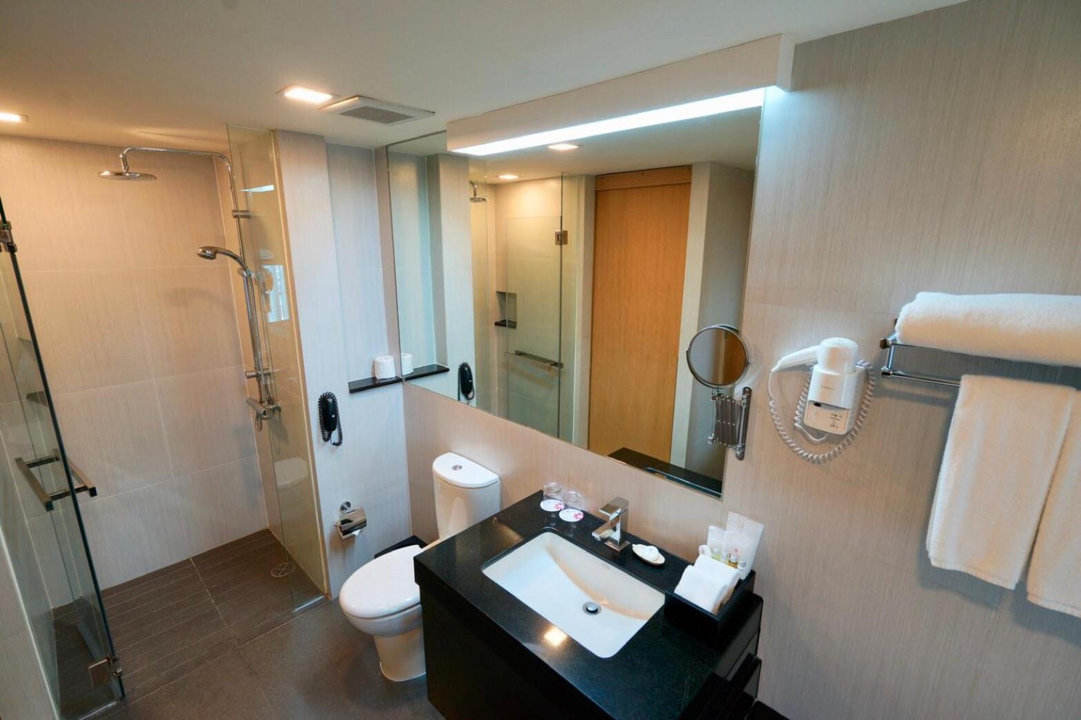 Deluxe Twin Room with Balcony - Photo 7