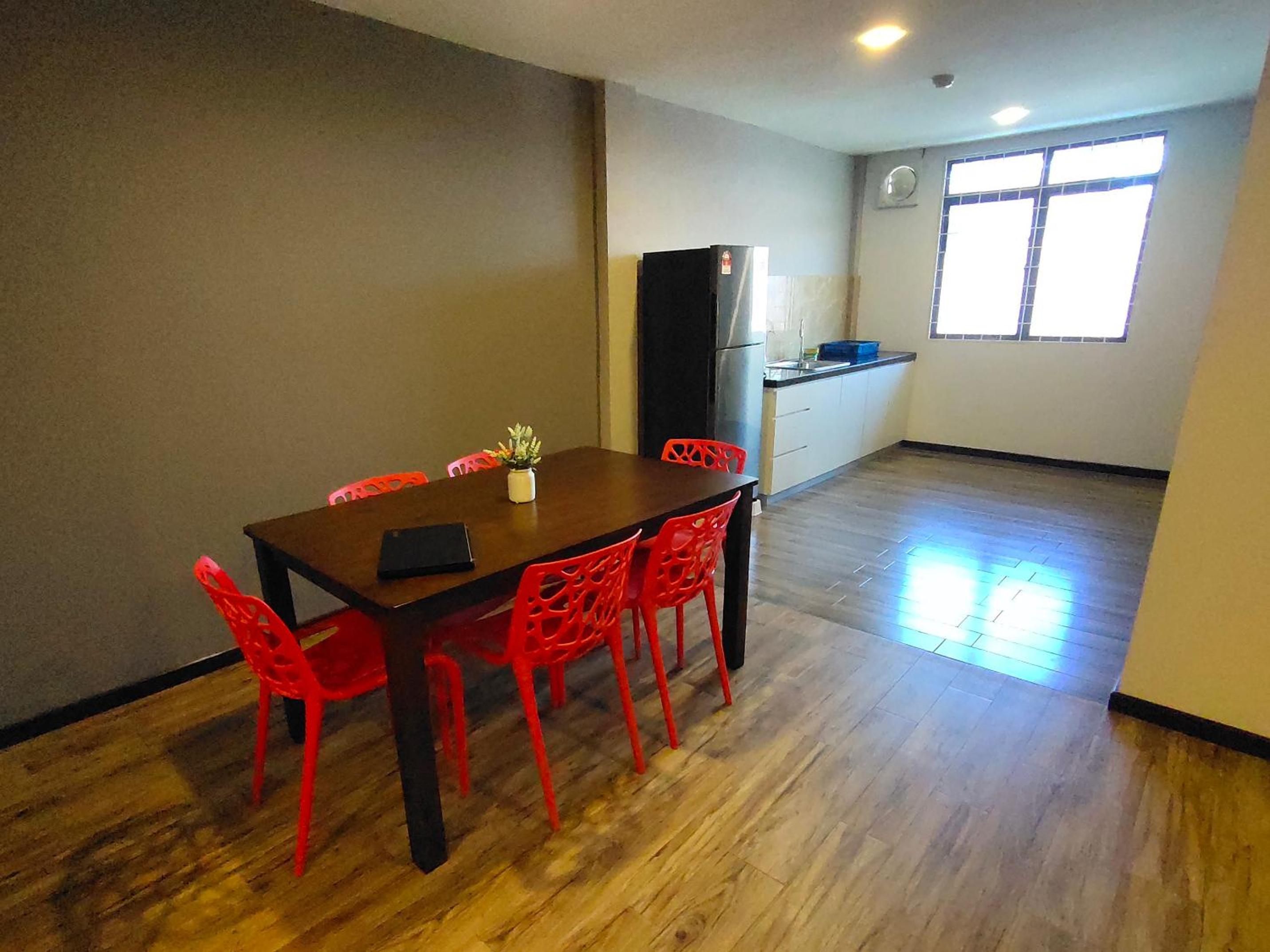 Three-Bedroom Apartment photo 2