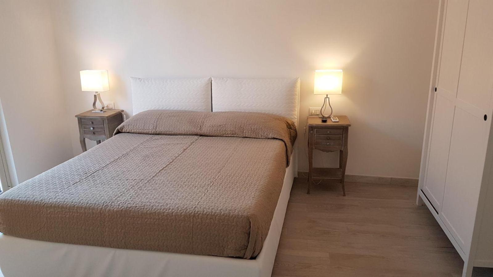 Deluxe Room (2 Adults + 1 Child)