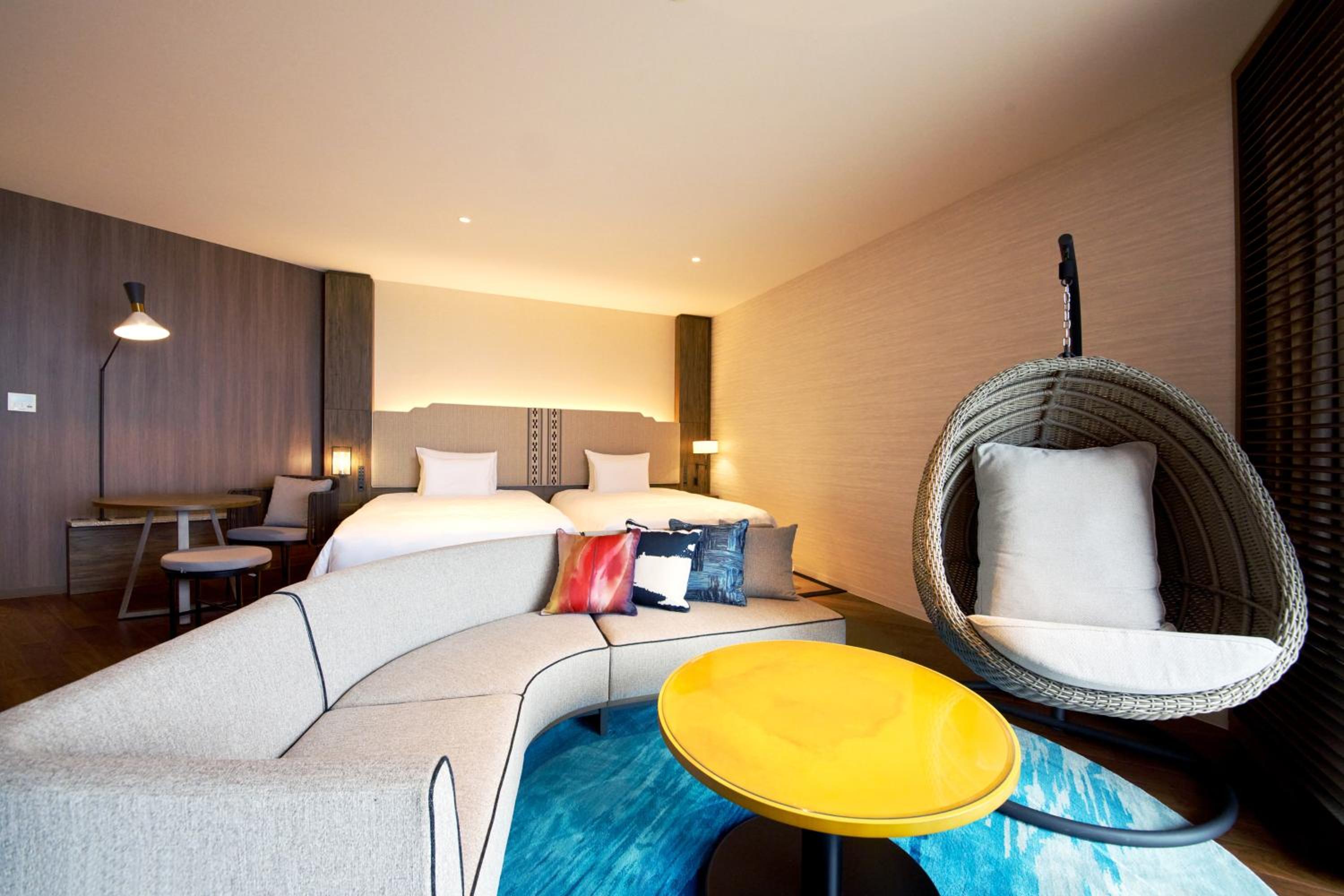 Premium Twin Room with Club Lounge Access - Photo 3