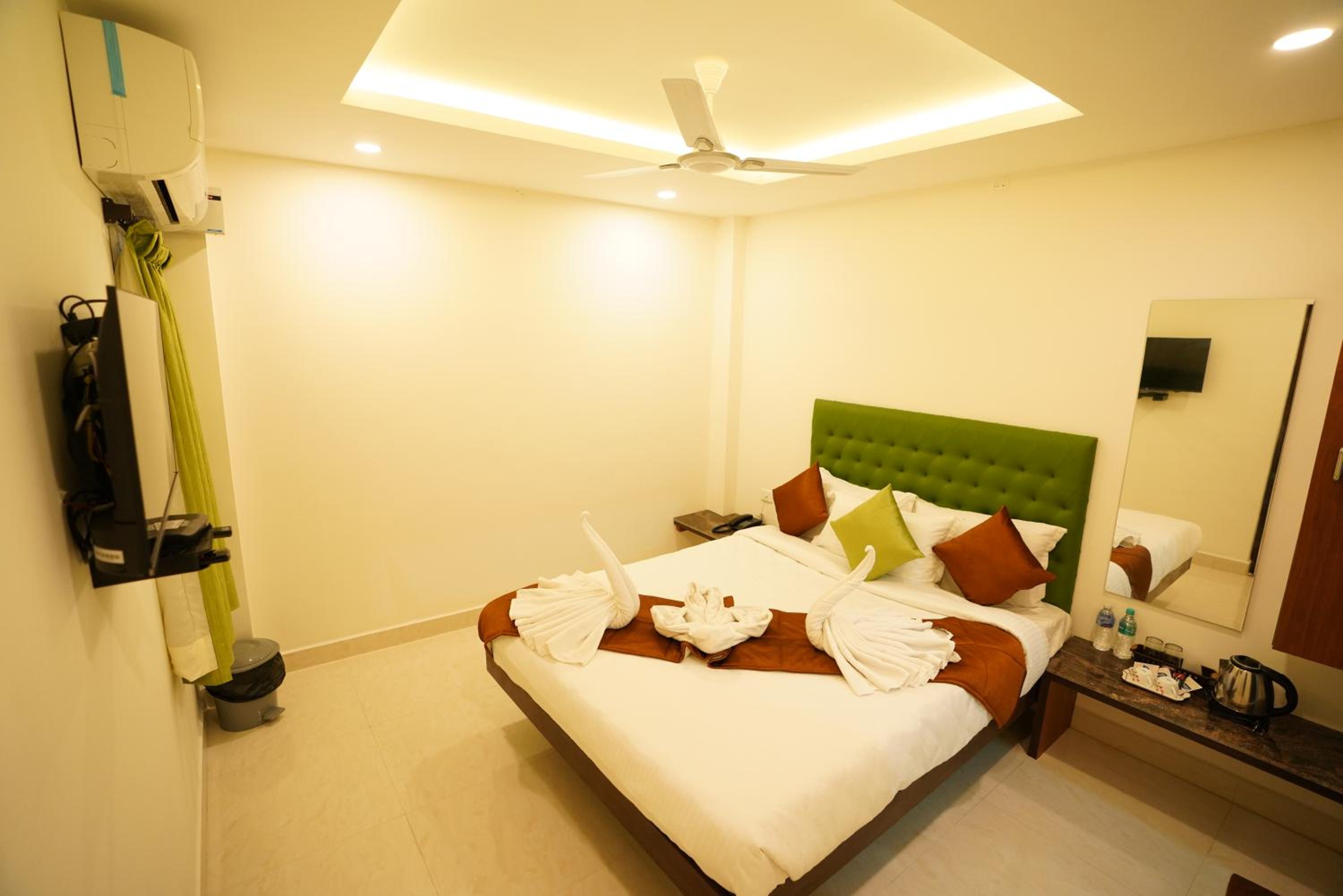 Deluxe Double Room - Photo 9
