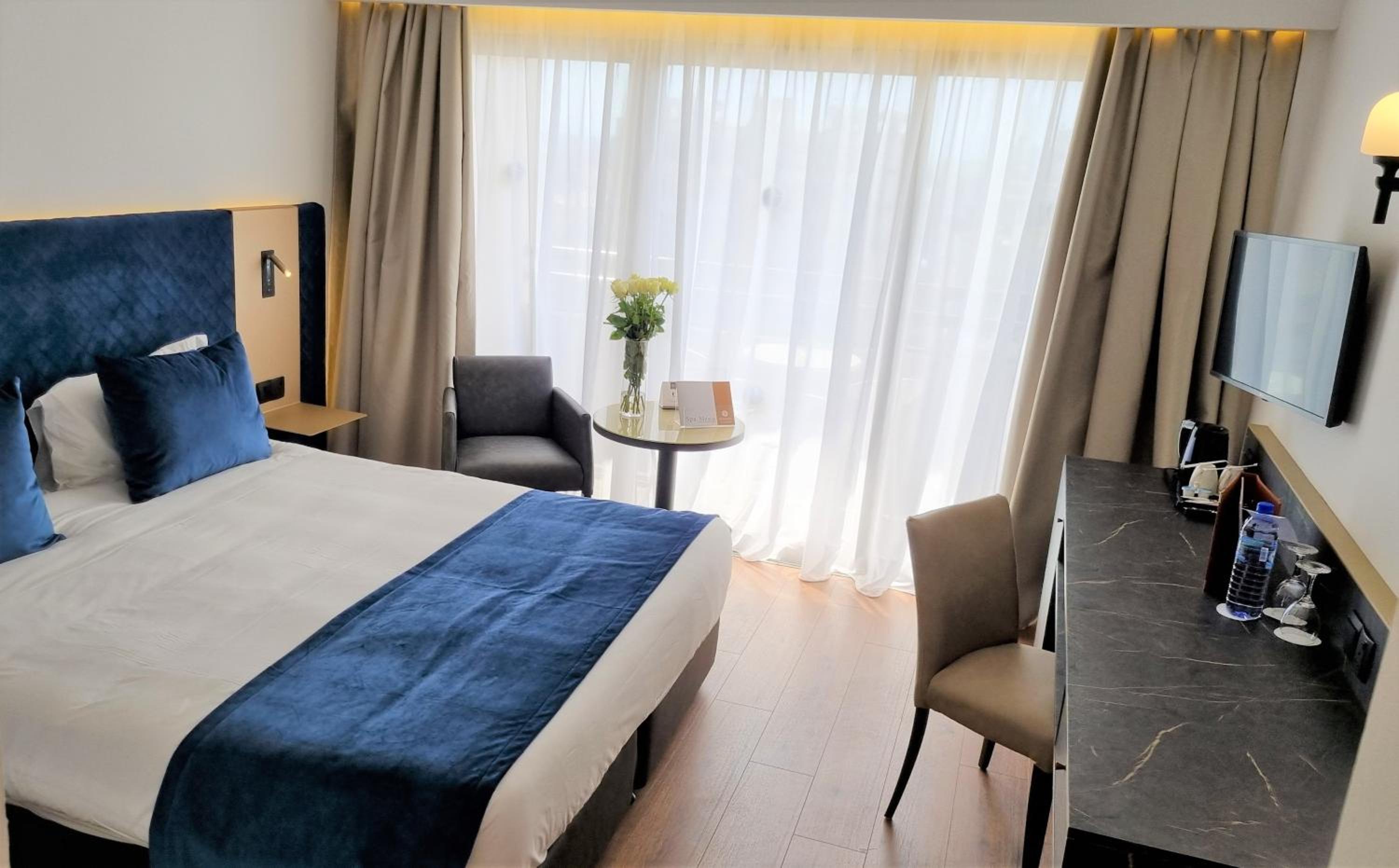 Executive Double or Twin Room - Photo 12