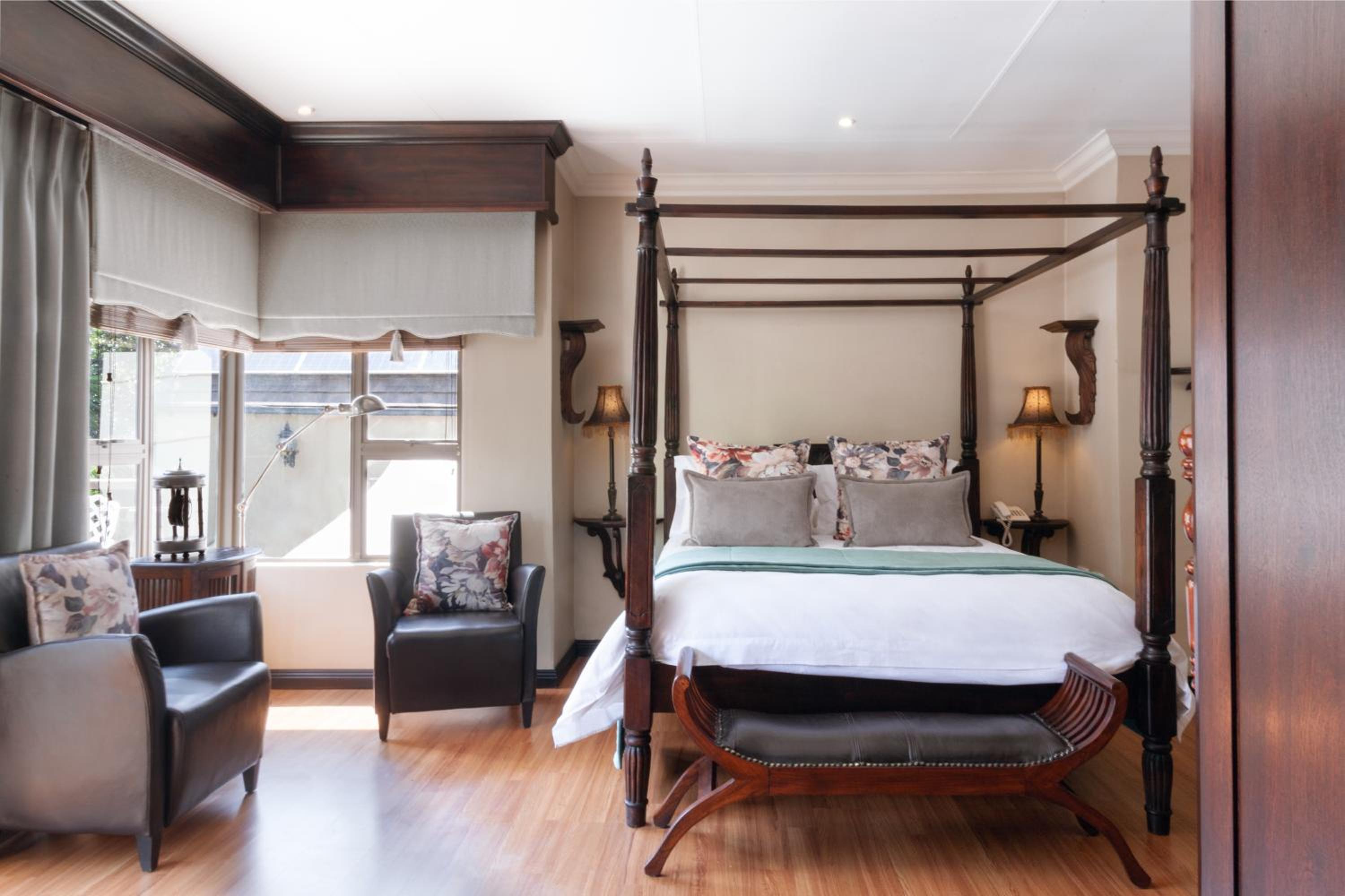 Suite - Photo 1