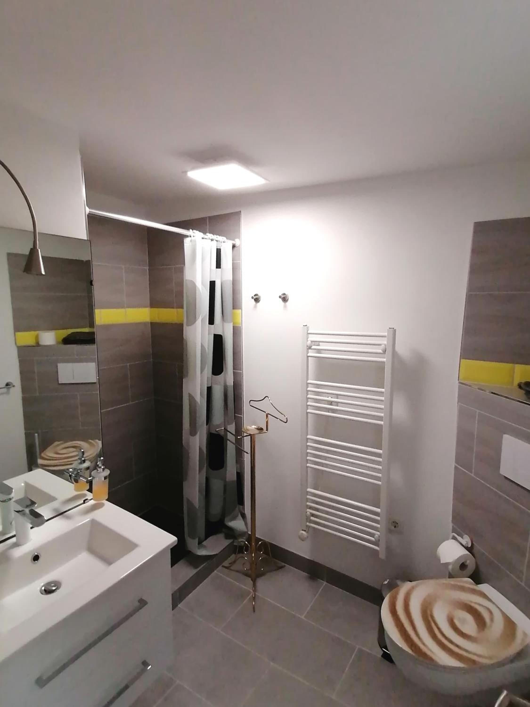 Apartment with Balcony - Photo 11