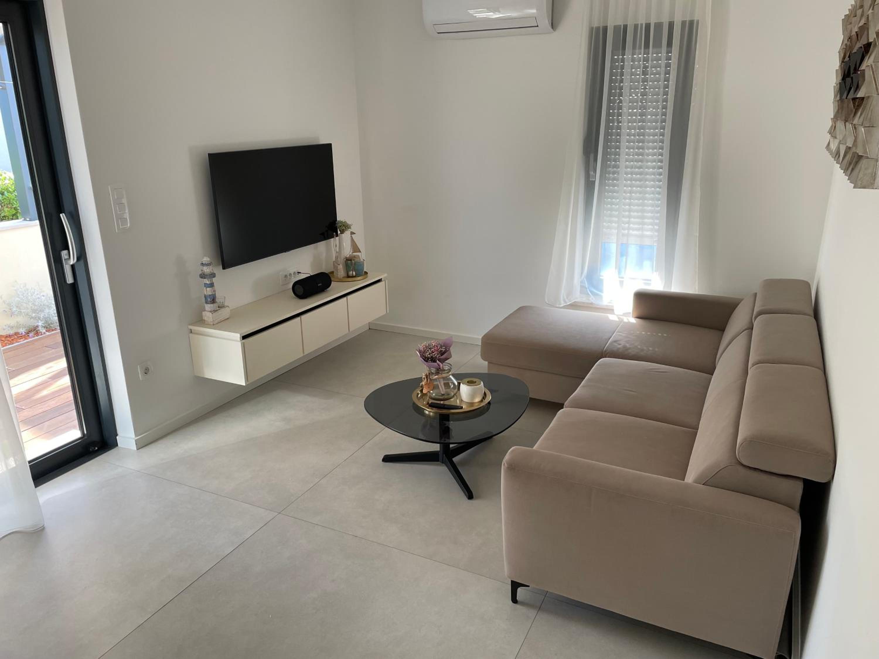One-Bedroom Apartment with Terrace