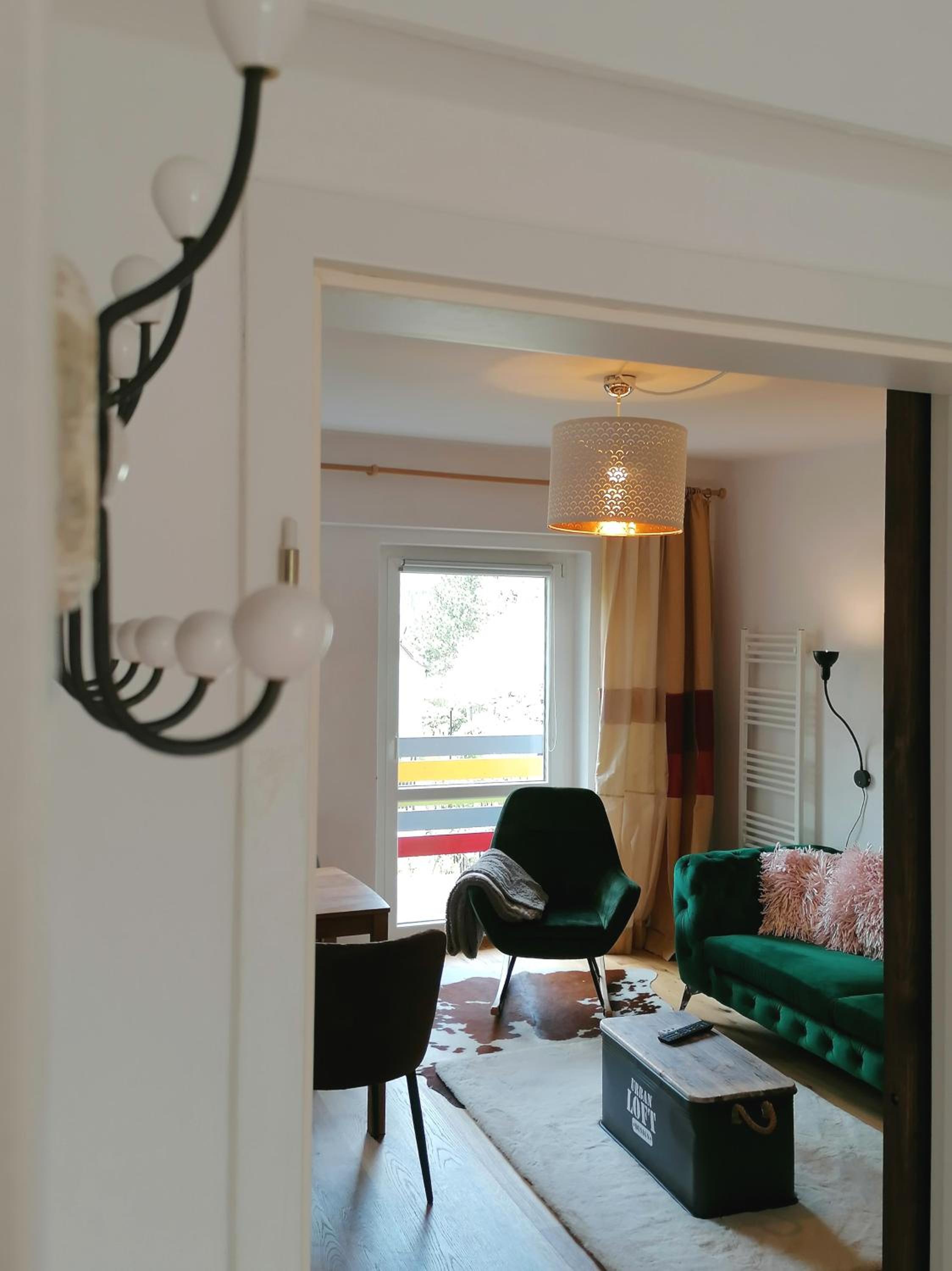 Apartment with Balcony - Photo 3