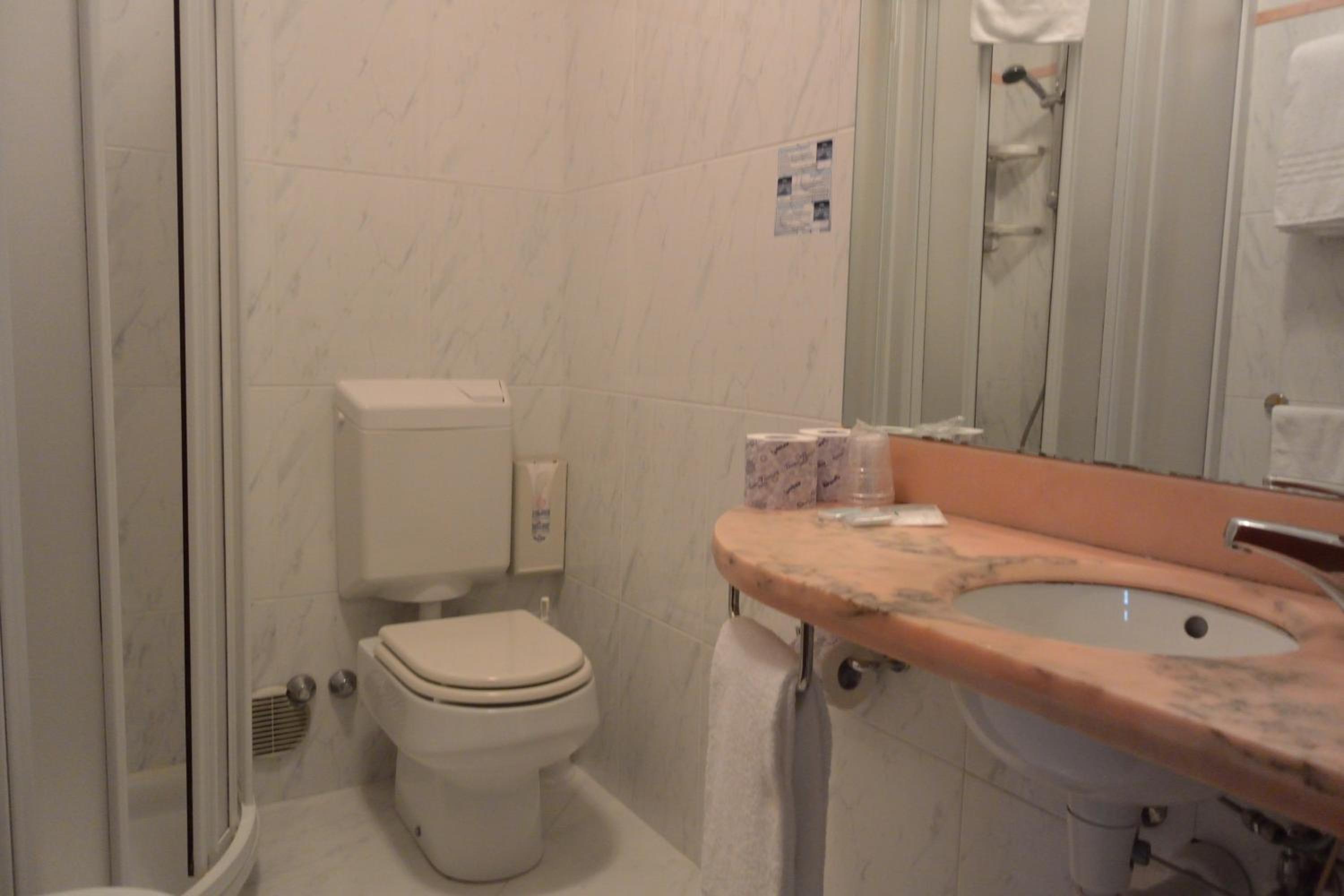Quadruple Room - Photo 2