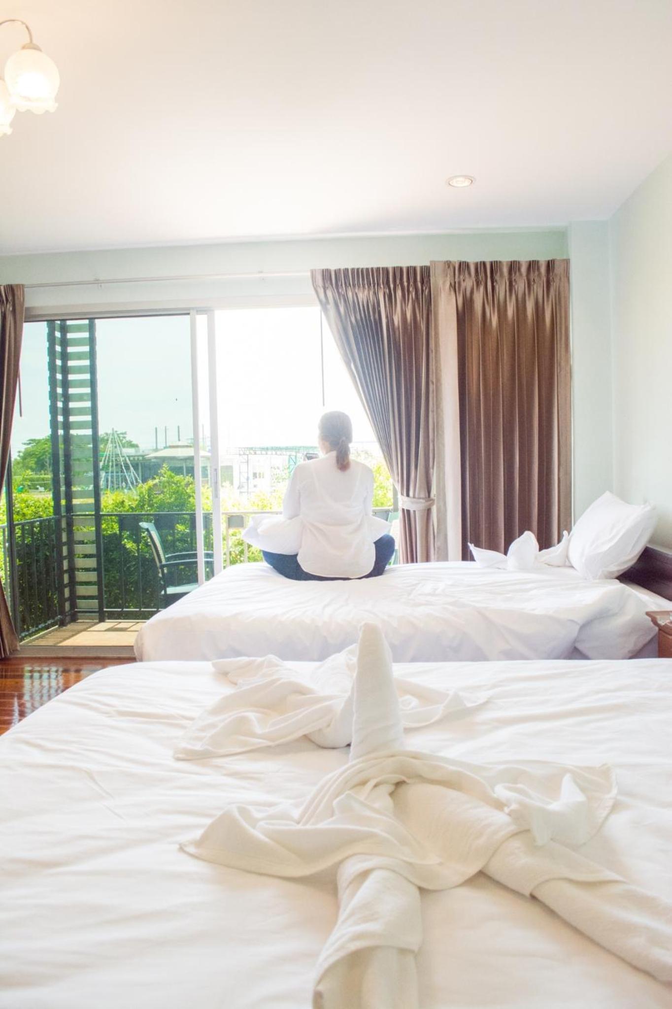 Deluxe Family Suite - Photo 2