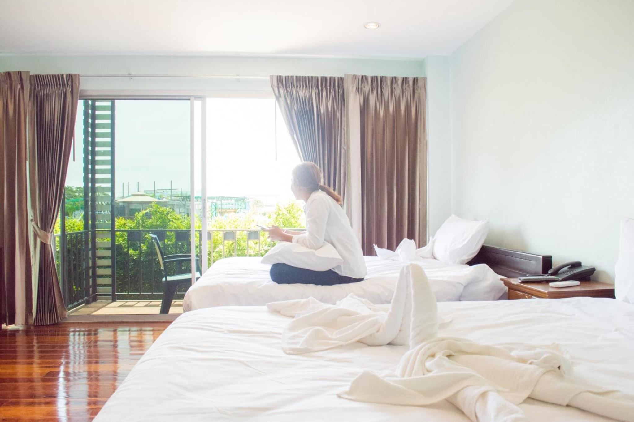 Deluxe Family Suite - Photo 4