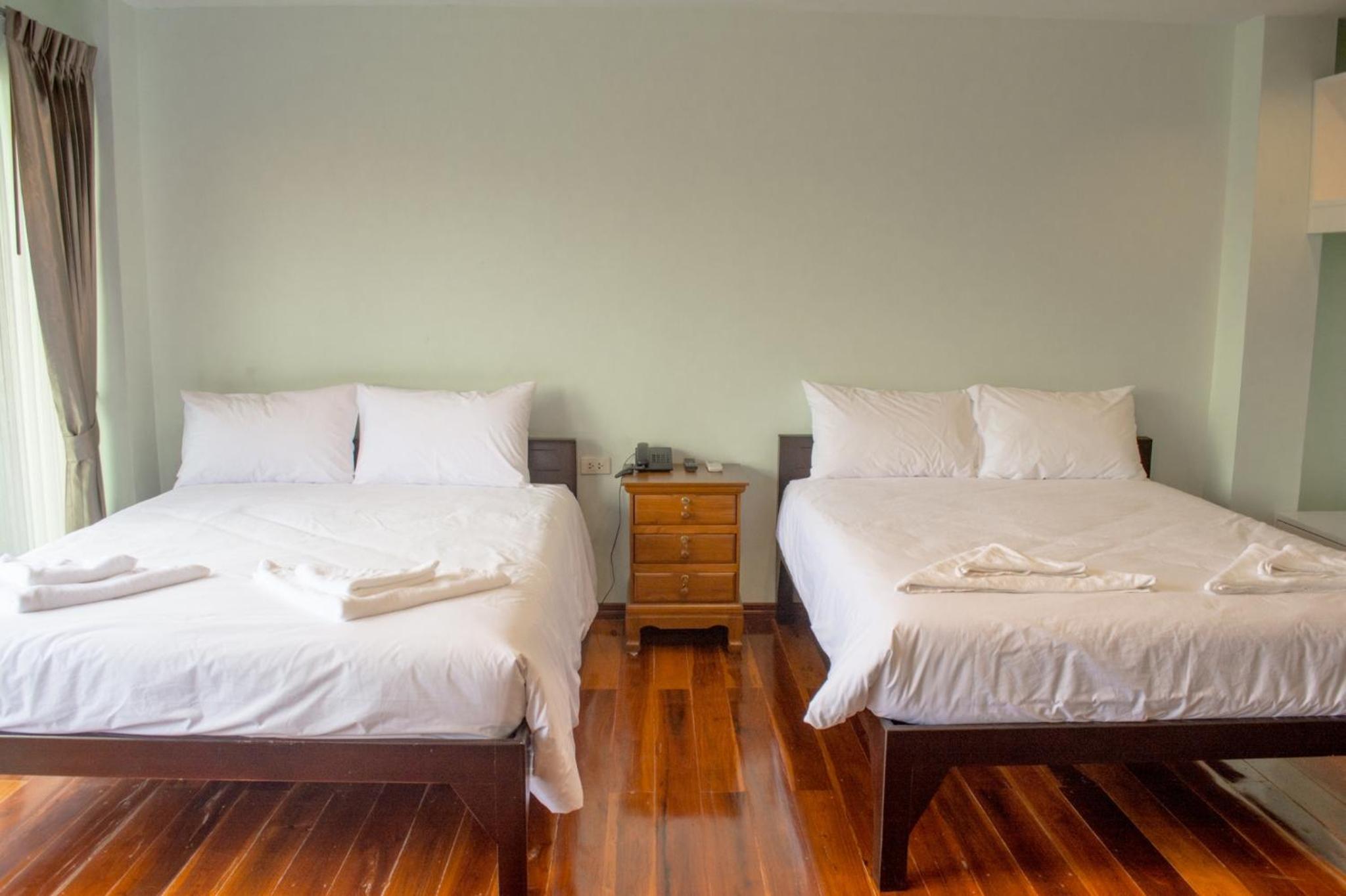 Deluxe Family Suite - Photo 5