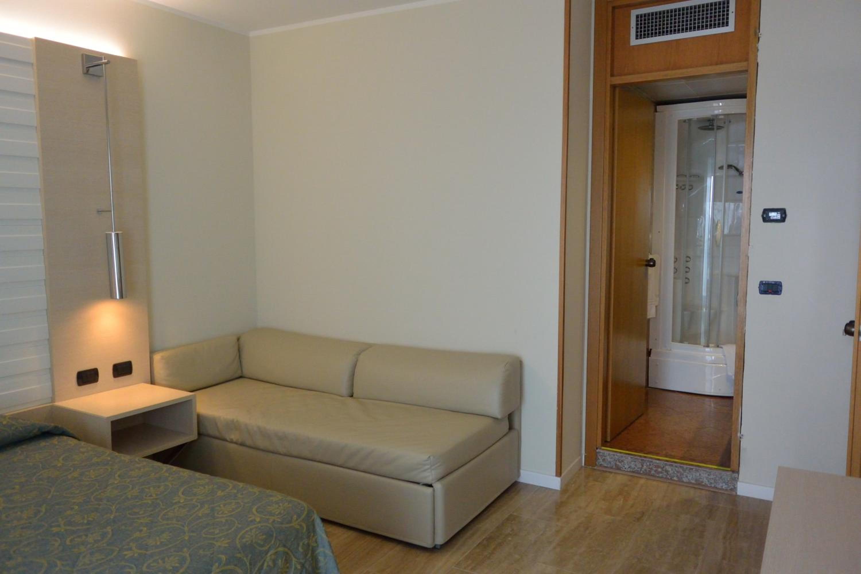 Two Connecting Double Rooms with Sea View - Photo 3